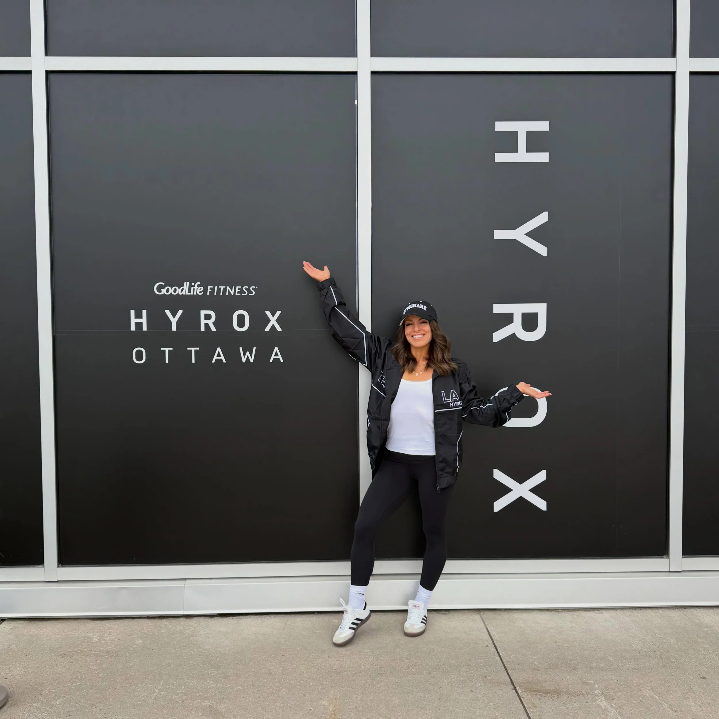 Time to get this party started for team LA in Ottawa 🏁

First race tonight, 4 Tomorrow (including me 😮&zwj;💨) &amp; 4 race on Sunday 🖤🖤🖤

🤘🏽We are ready to send it ⚡️⚡️

#HyroxOttawa