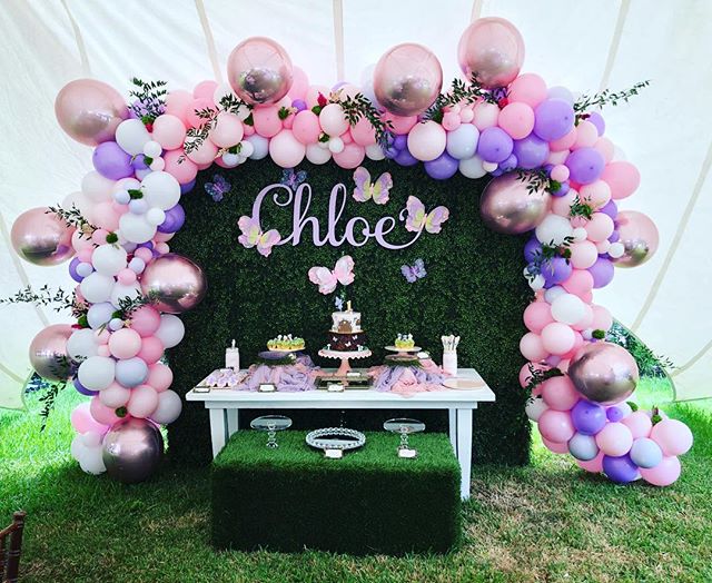 @theballooncollective at it again with this super sweet cake table. #cake #1stbirthday #adorbs #balloonsatx #pink #balloondecor #pink