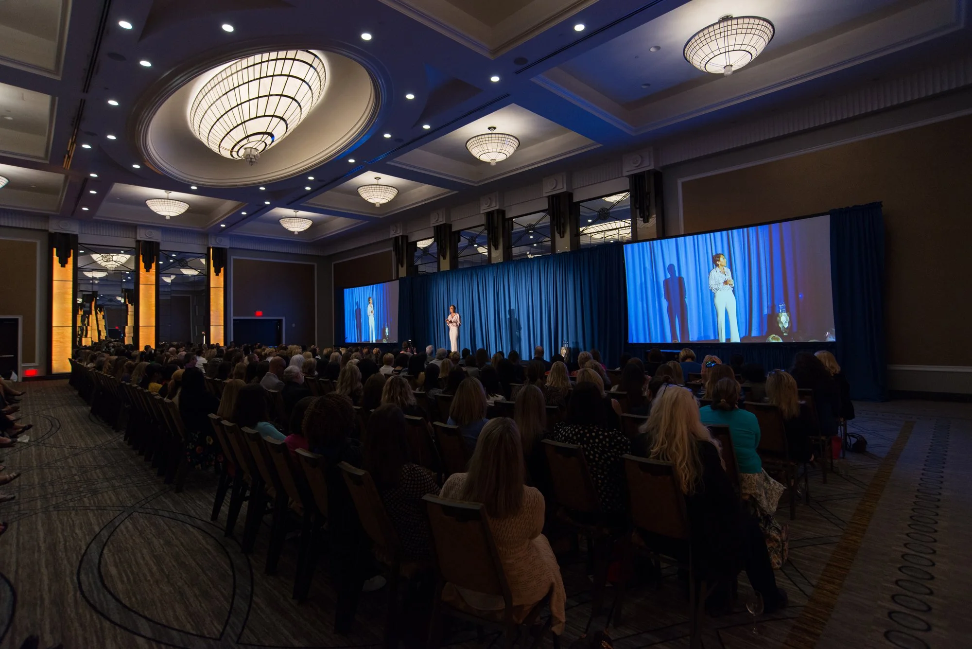 EVENTS_ROBIN ROBERTS_PEOPLESHARE_20190926_AWM_9079.jpg