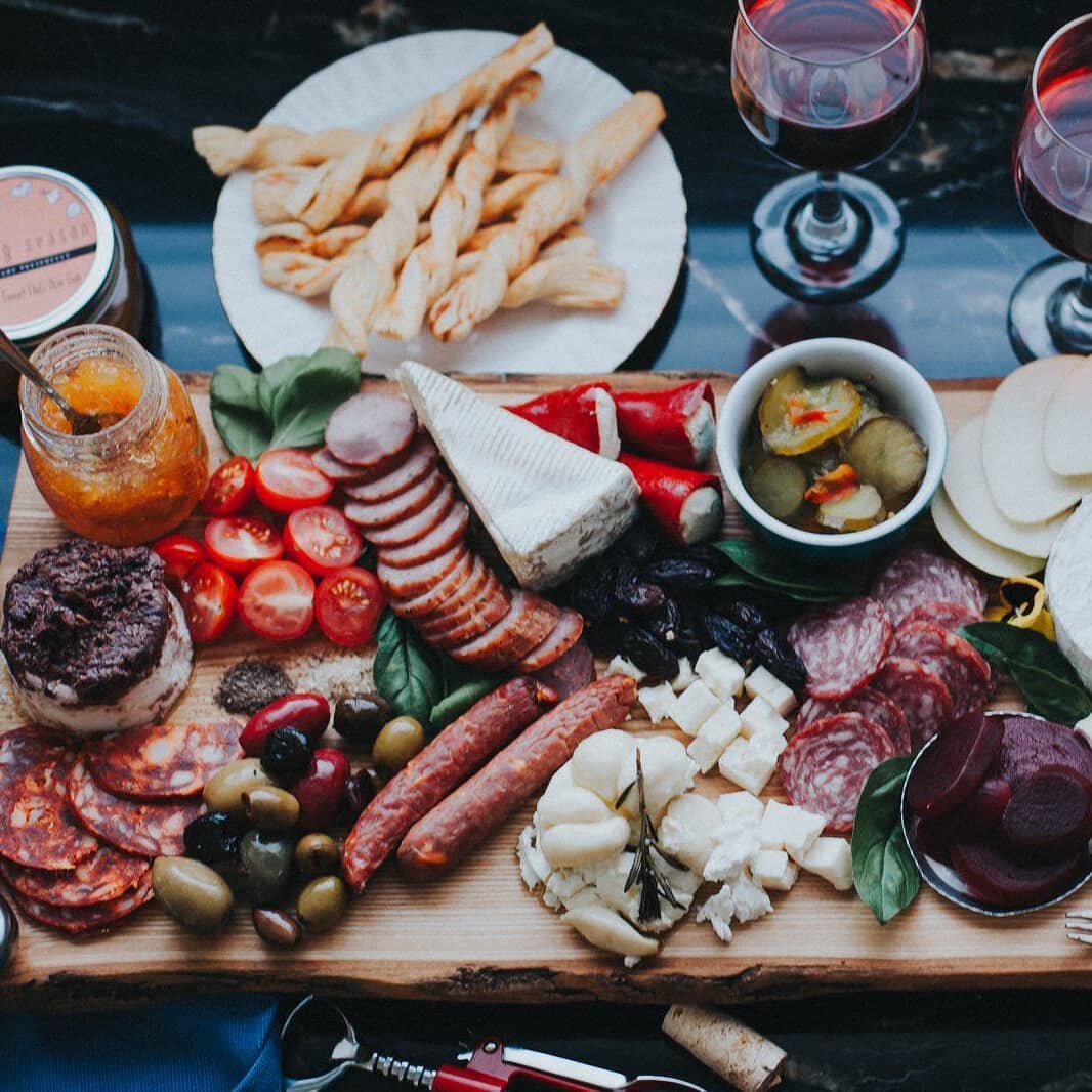 Is this board amazing or what!  Home canned preserves and pickles of all kinds are great for entertaining.  Add some cheese, a few crackers, and a  variety of meats. Hand your guests a glass of wine and voil&agrave;🍷#canningculture #cannedfoodmonth 