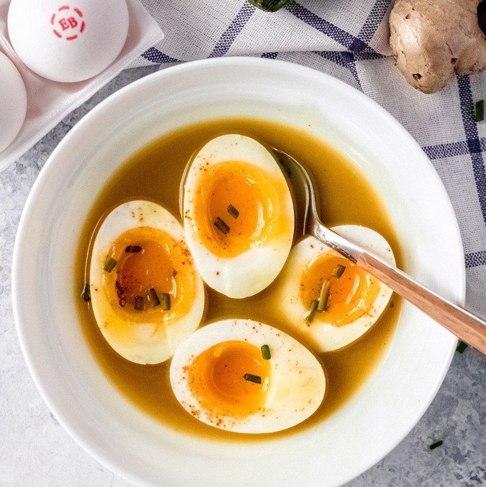 Combat allergy season with a nourishing boost! Try this @egglandsbest Healing Breakfast Soup recipe &ndash; packed with nutrients and flavor to start your day right. 🥣

Ingredients:
1 cup chicken bone broth
2 teaspoons full-fat coconut milk
1/4 teas