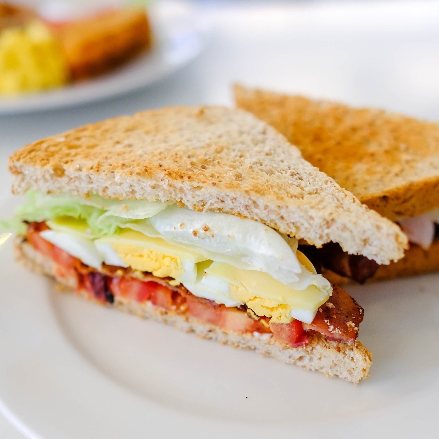 Whip up this delectable @egglandsbest Egg Salad Sandwich in a flash! Smoky, crunchy, and utterly delicious - a nutrient packed lunch ready in under ten minutes! 🥑🍳🥓

Ingredients:
4 Eggland's Best Hard-Cooked Peeled Eggs
1 Tbsp. Light Mayonnaise
1 
