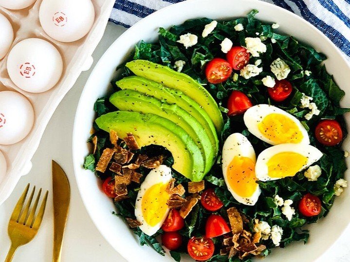 Celebrate #NationalSaladMonth with a twist! 🥗 This hearty Kale Cobb Salad from @egglandsbest is not only delicious but also versatile &ndash; perfect for lunch, dinner, or even wrapped up for on-the-go goodness.

Ingredients:
4 Eggland&rsquo;s Best 