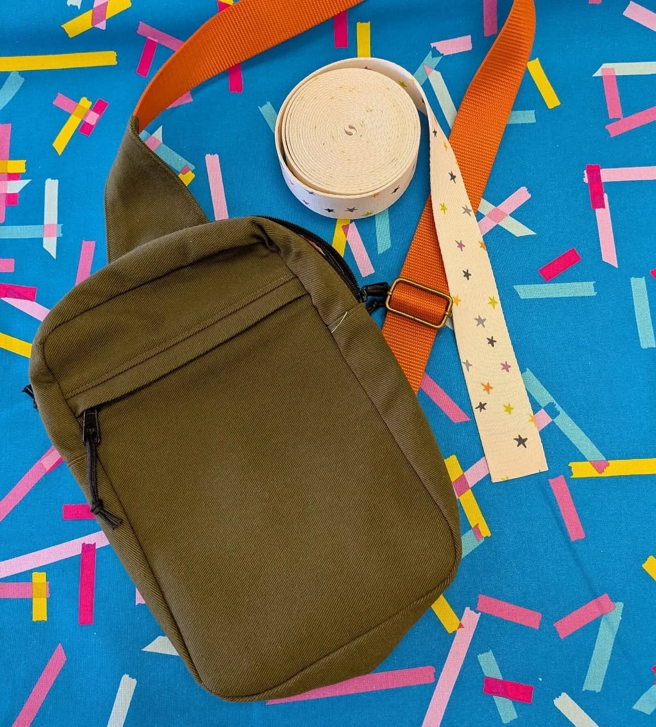 Need a gift idea? The #SandhillSling is a perfect crossbody bag that will be a hit with all ages! Our upcoming class is the next two Sundays with @sew.crafty and is suitable for folks who have previous experience seeing bags or garments from a patter