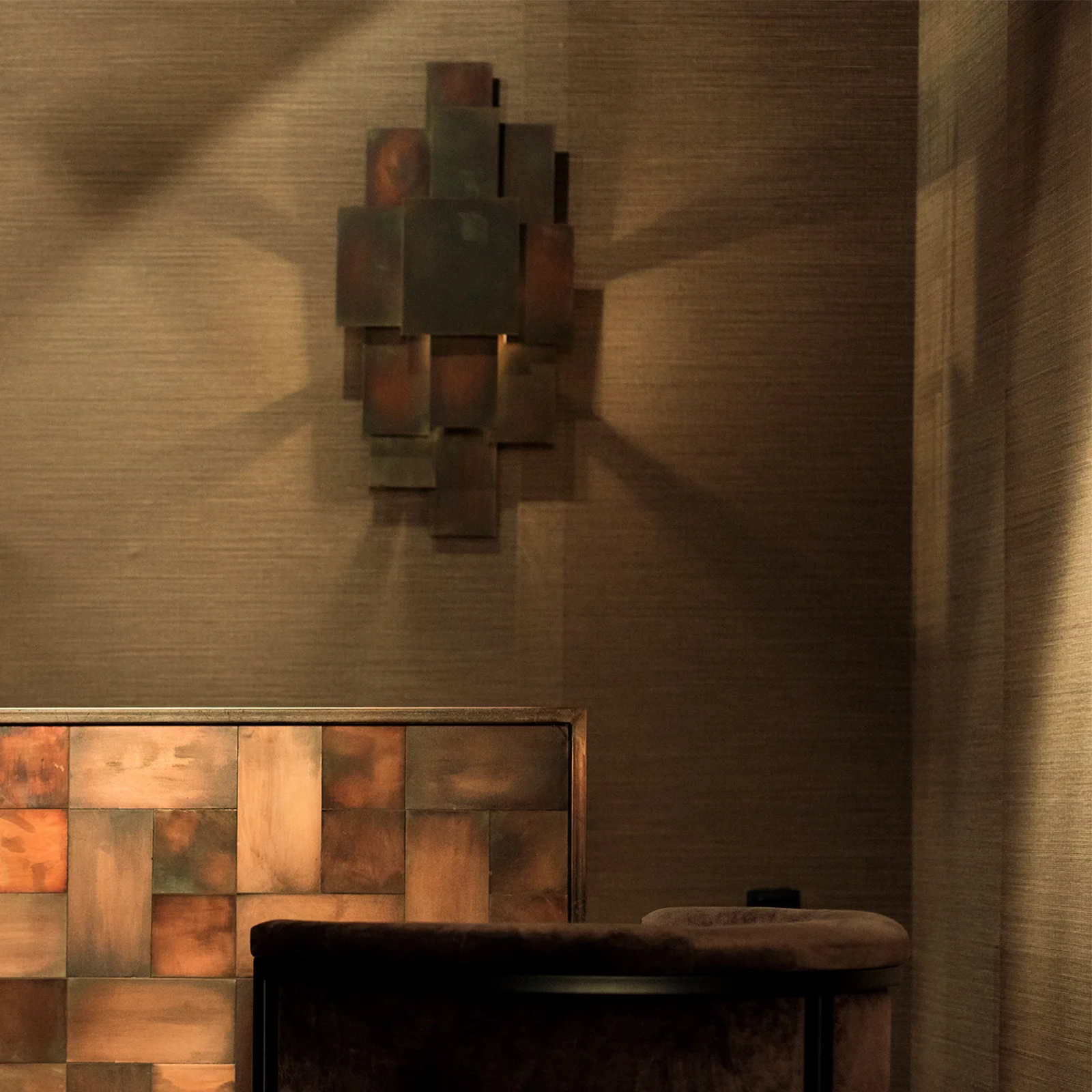 Rapture-Ginger-wall-lamp-KP-SQ-ambiance.jpg