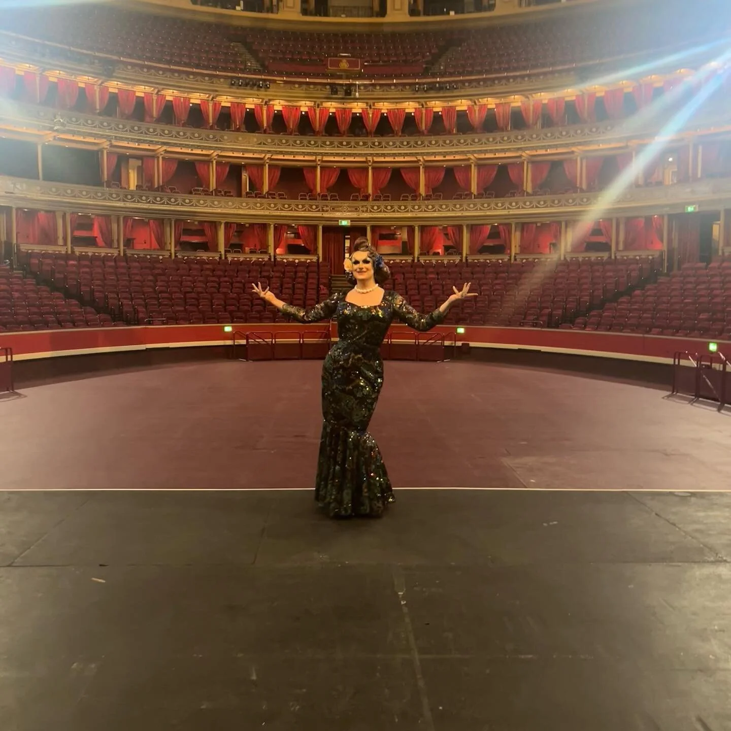 hi I was at the royal albert hall 

ID: Kate stands on the stage at the ROYAL ALBERT HALL and no, she can&rsquo;t believe it either.