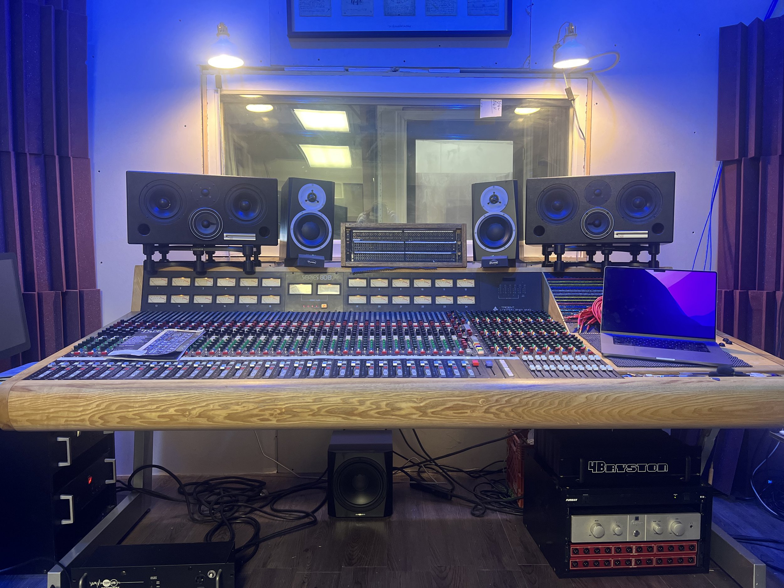 Control Room - Trident 80b (Copy)