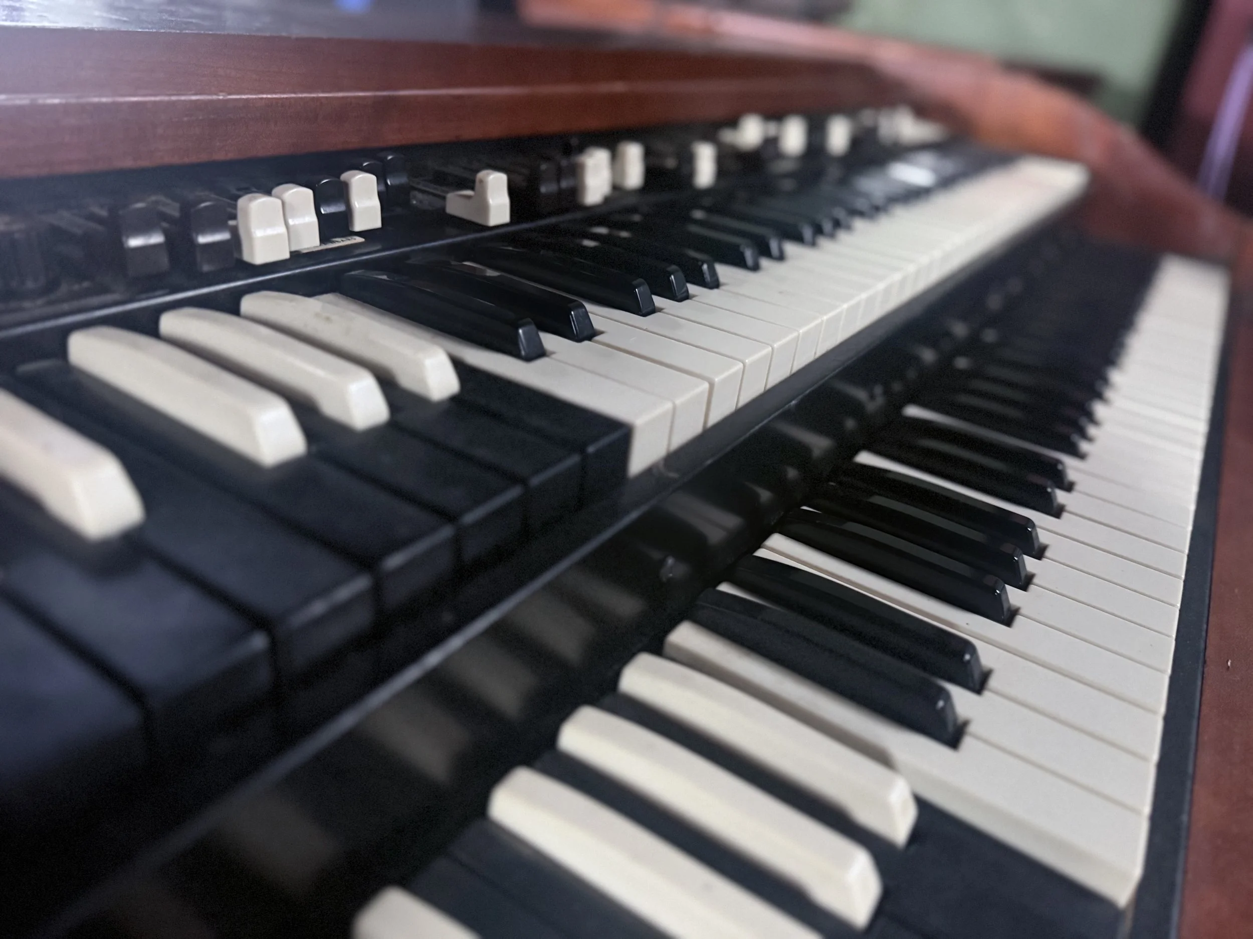 3 Reasons for a Real Hammond > Plugins or Keyboards