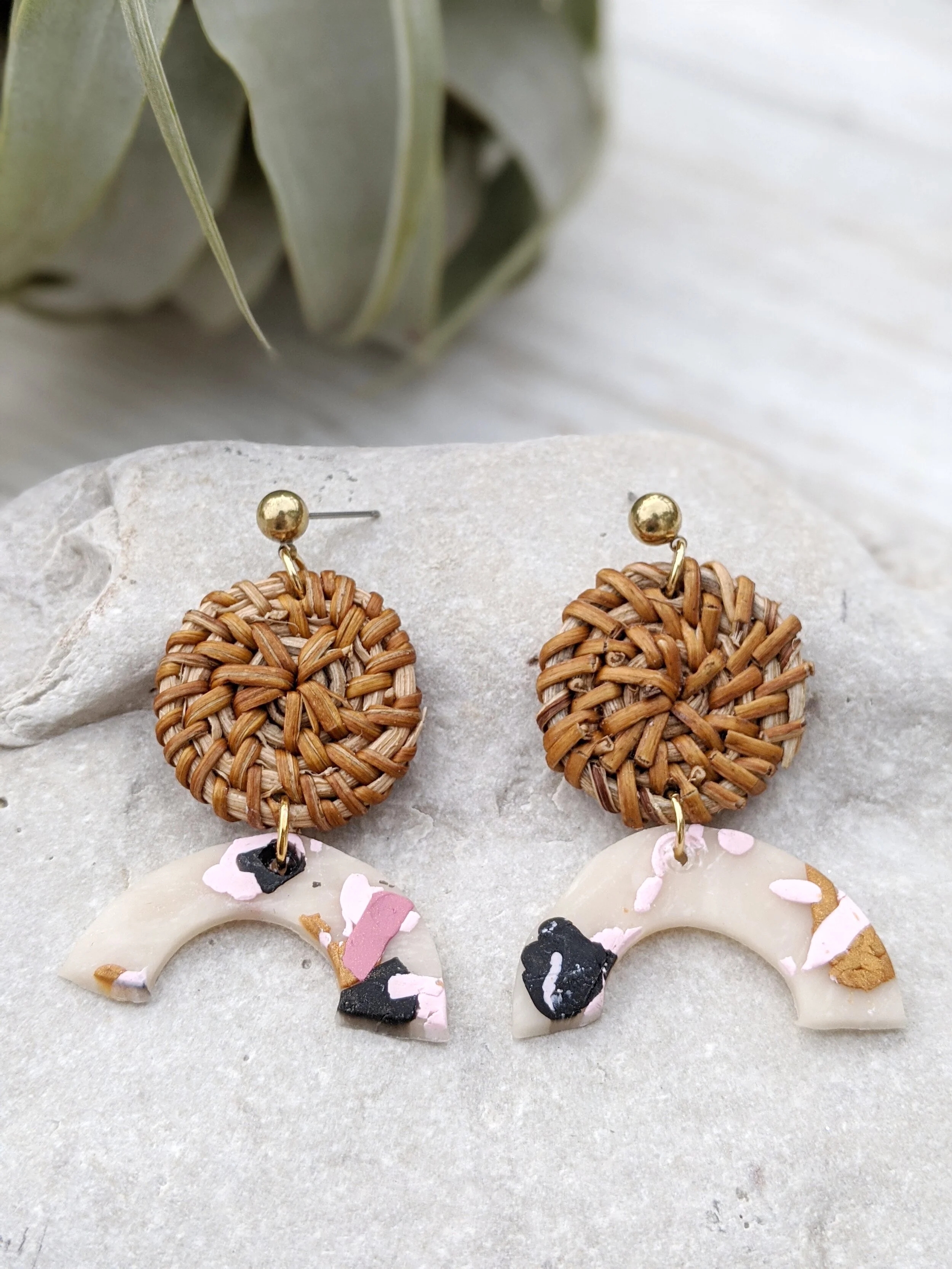 Rattan Clay Pink Arch Stud Earrings 