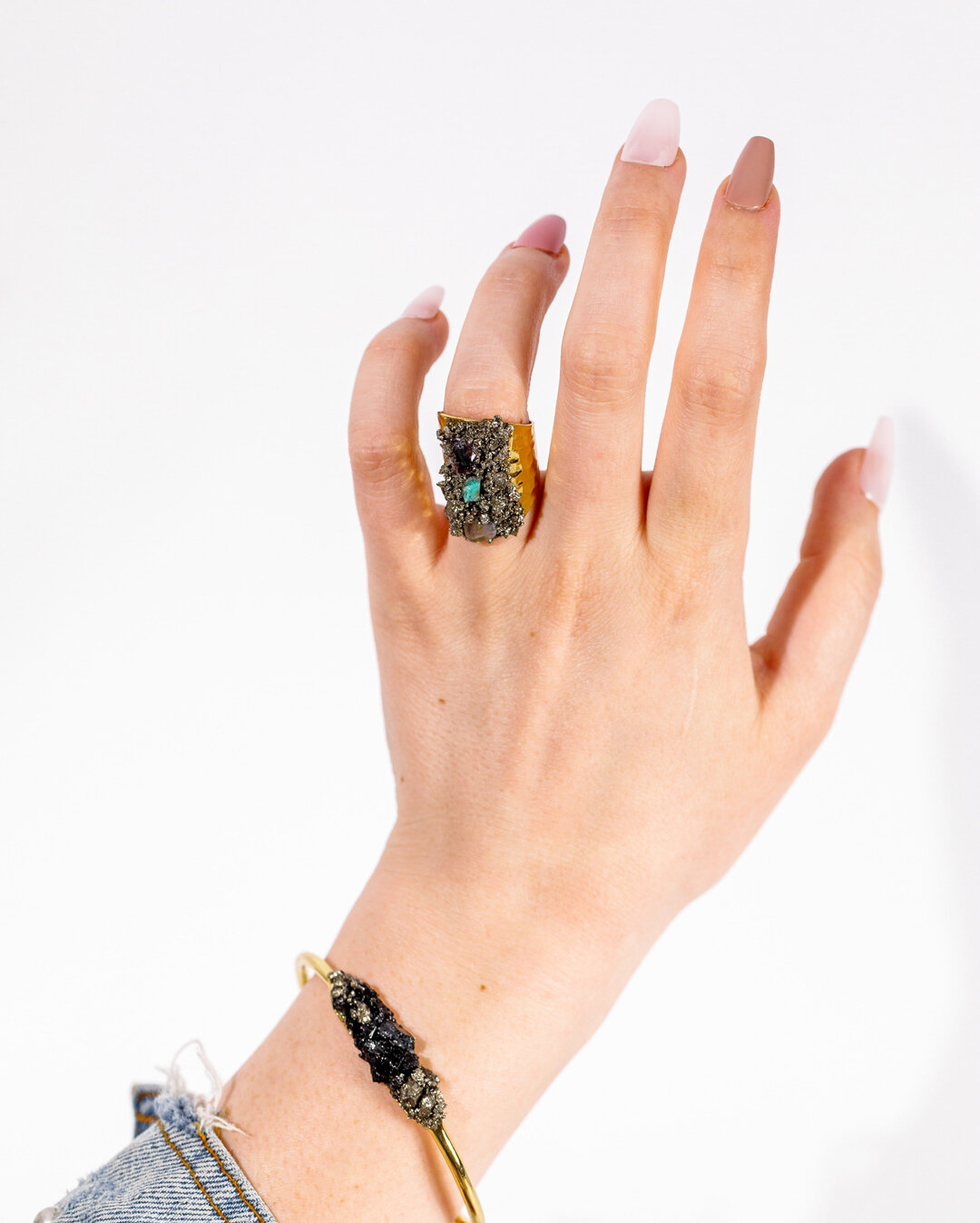 Imagine how amazing it would feel to get a discount on that jewelry you've been lusting after?​​​​​​​​
If this sounds like something that sparks joy for you, then imagine no more because I can make this a reality!​​​​​​​​
​​​​​​​​
Head to our link in