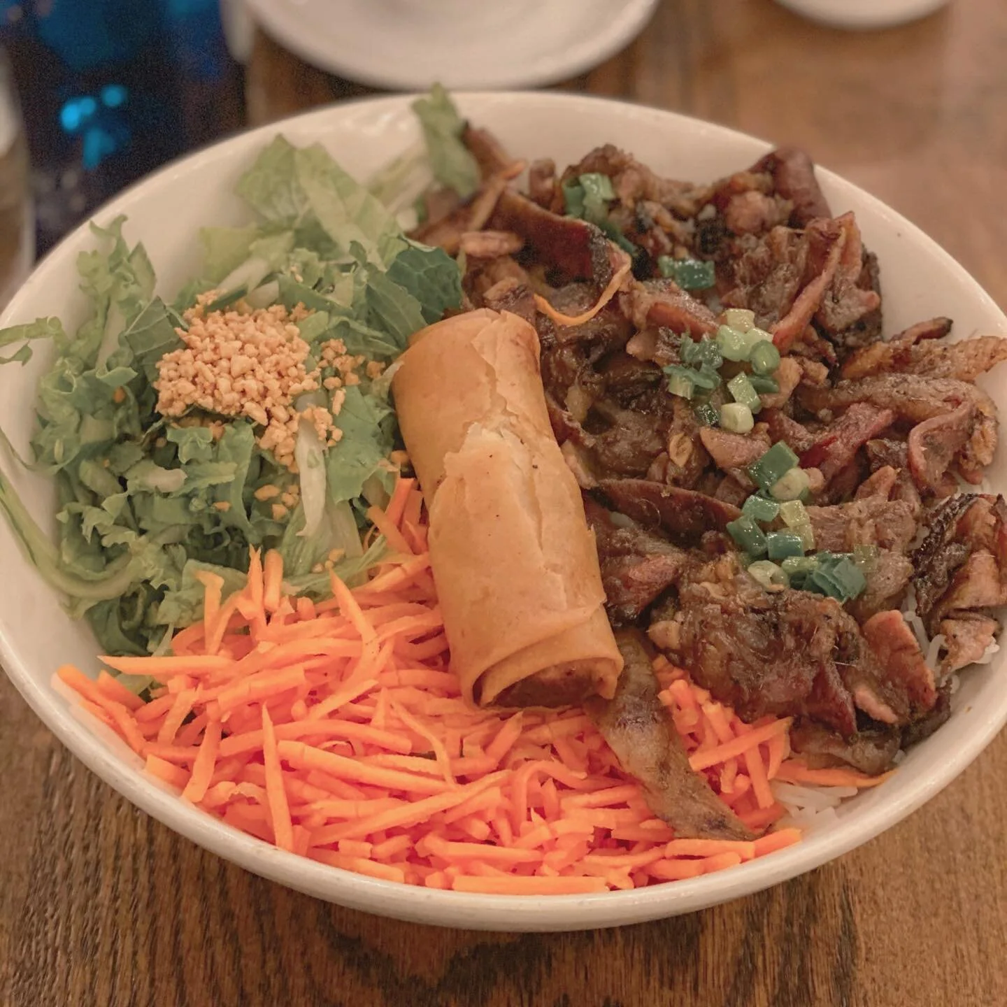 Enjoyed the most DELIGHTFUL meal I&rsquo;ve had in a long time on Friday night! 🤤
.
.
.
My fianc&eacute; and I hit up one of our favorite Pittsburgh restaurants, @twosisters_pgh, and I finally strayed from my usual Chicken Pho and I&rsquo;m so happy