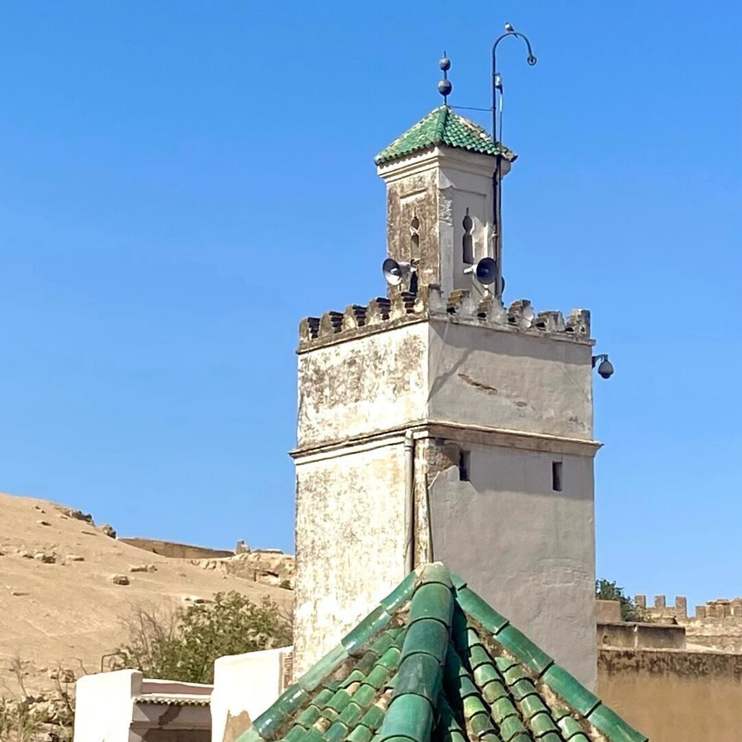 &Agrave; chaque fois que vous levez la t&ecirc;te dans la m&eacute;dina 

Anytime you raise your head in the medina

#Dar7Louyat #medina #Fes #Morocco #renovation #travelfair #moroccanriad #riadlover #guesthouse #bedroom #tradition #hotel #design #ar