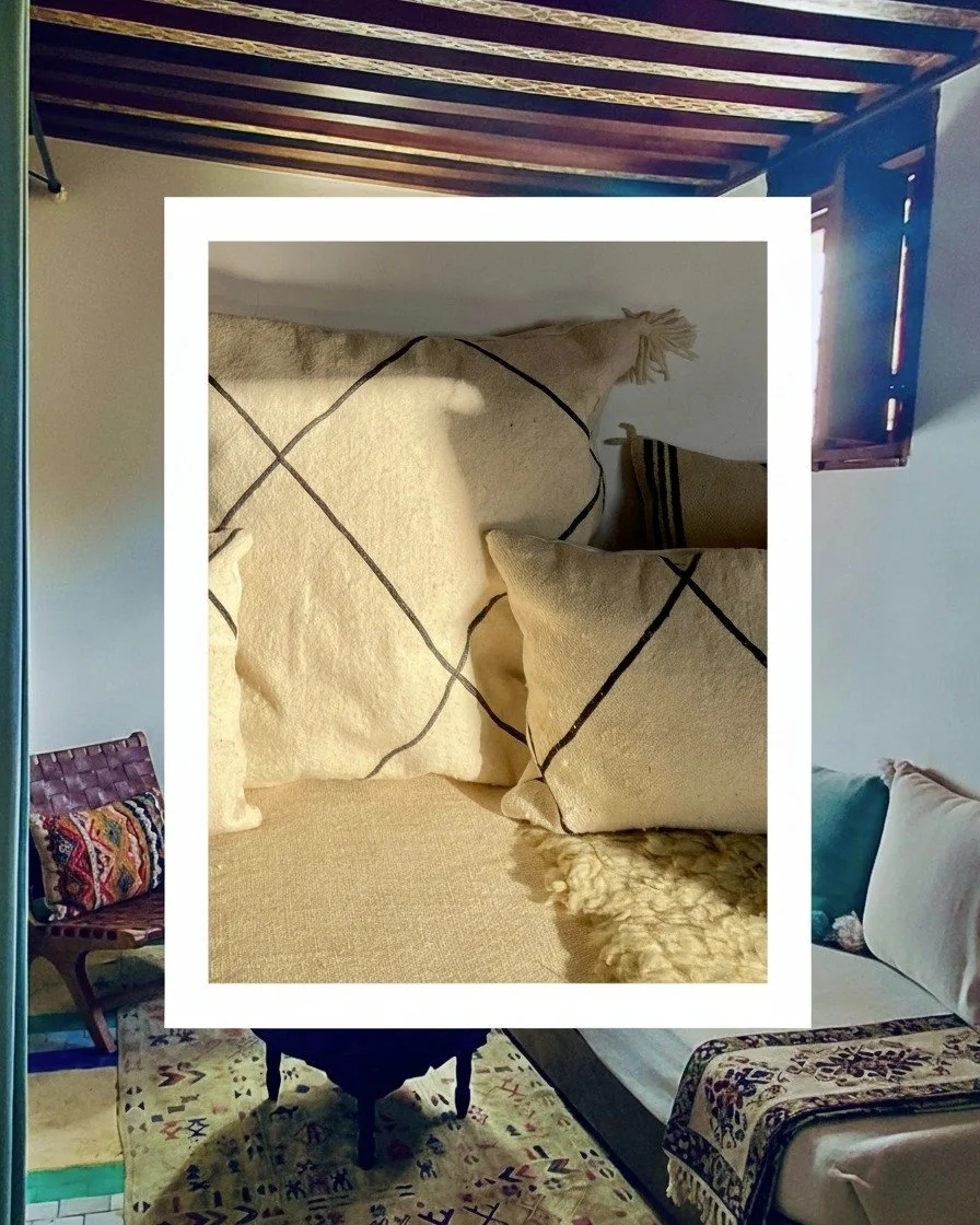 A corner to slow down &mdash; cushions, light, and silence in the heart of Fes.
#SlowTravel #MedinaLife #MoroccanDesign #QuietMoments #Dar7Louyat