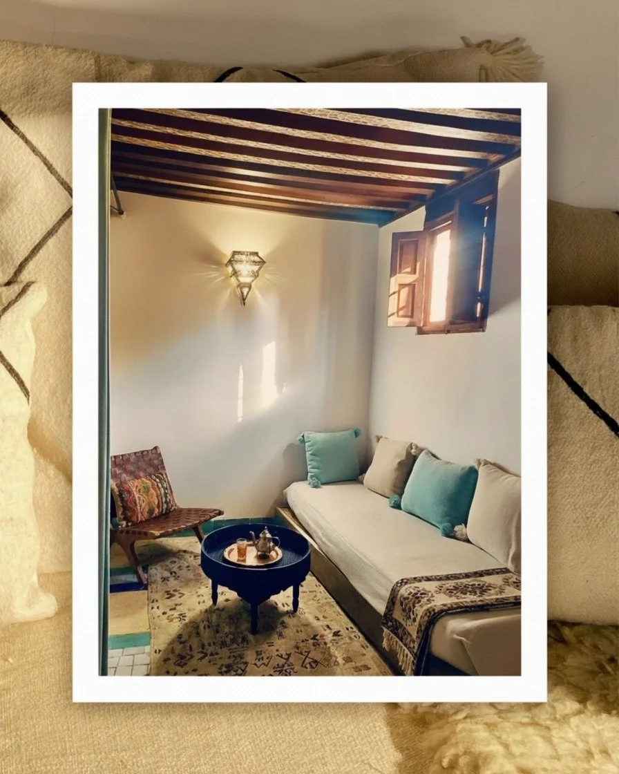 A small salon to sit, read, and rest.
#RiadInterior #MorningLight #QuietSpace #SlowStay #MoroccanDesign
#BoutiqueStay #Dar7Louyat #FesMedina