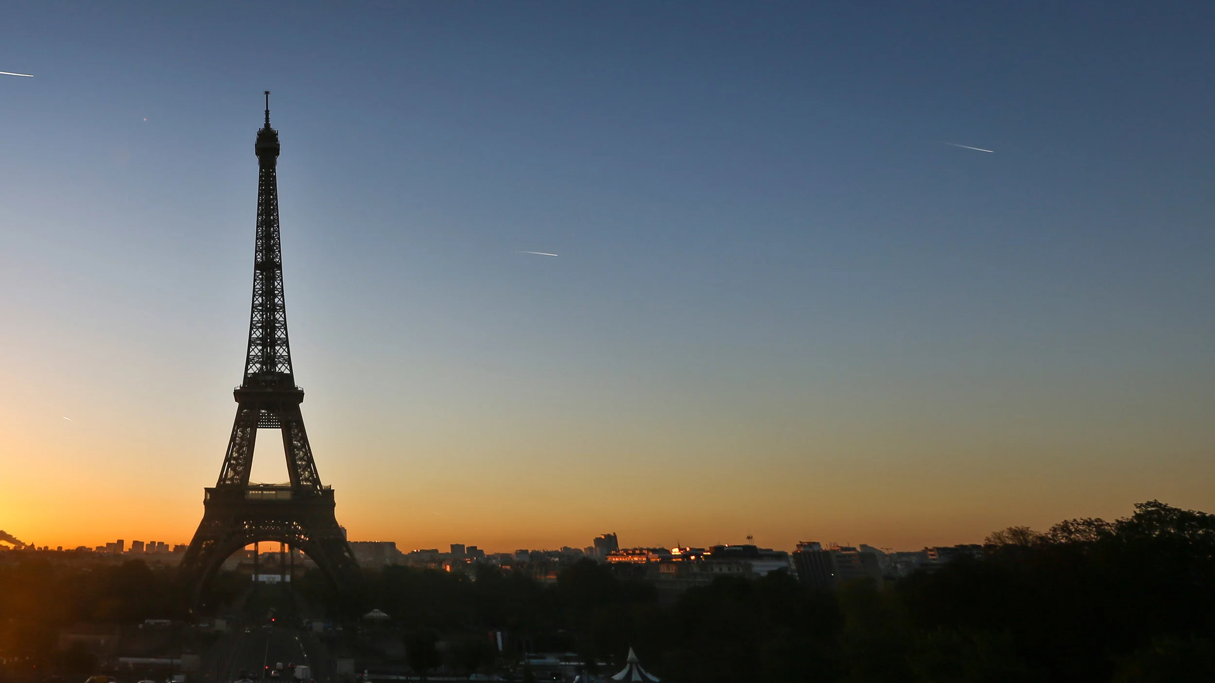France_Paris_Eiffel_Tower_Sunrise-Oana_Dragan_2013-12346_processed_Lg_RGBfeature.jpg