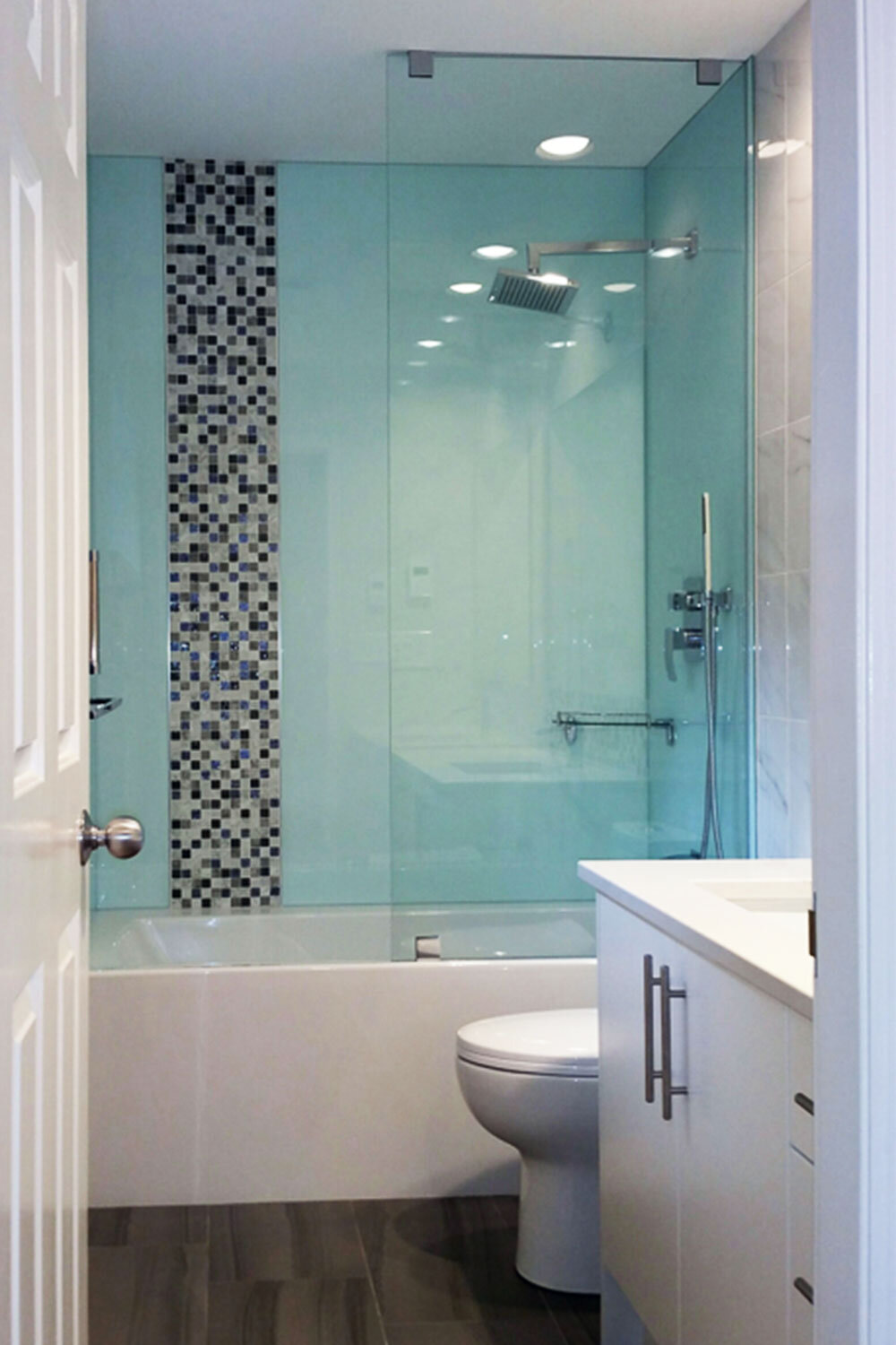 icd-high-performance-coatings-and-chemistries-construction-project-image-backpainted-glass-shower-surround-wall-cladding-opaci-coat-300.jpg