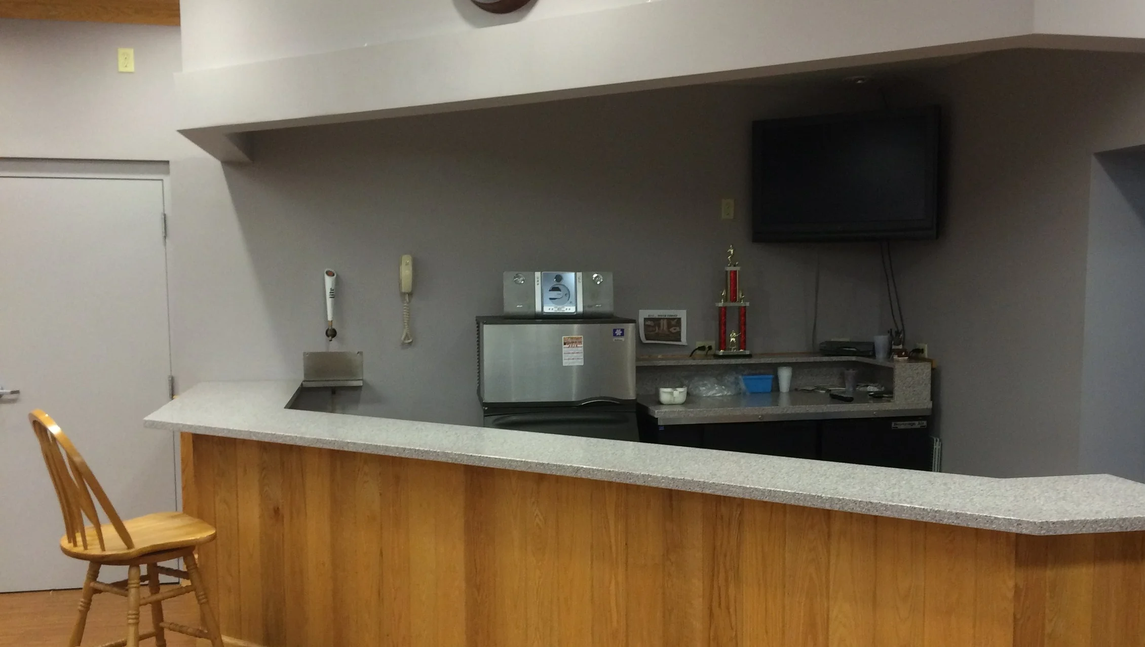 Bar area with ice machine and mini-fridge