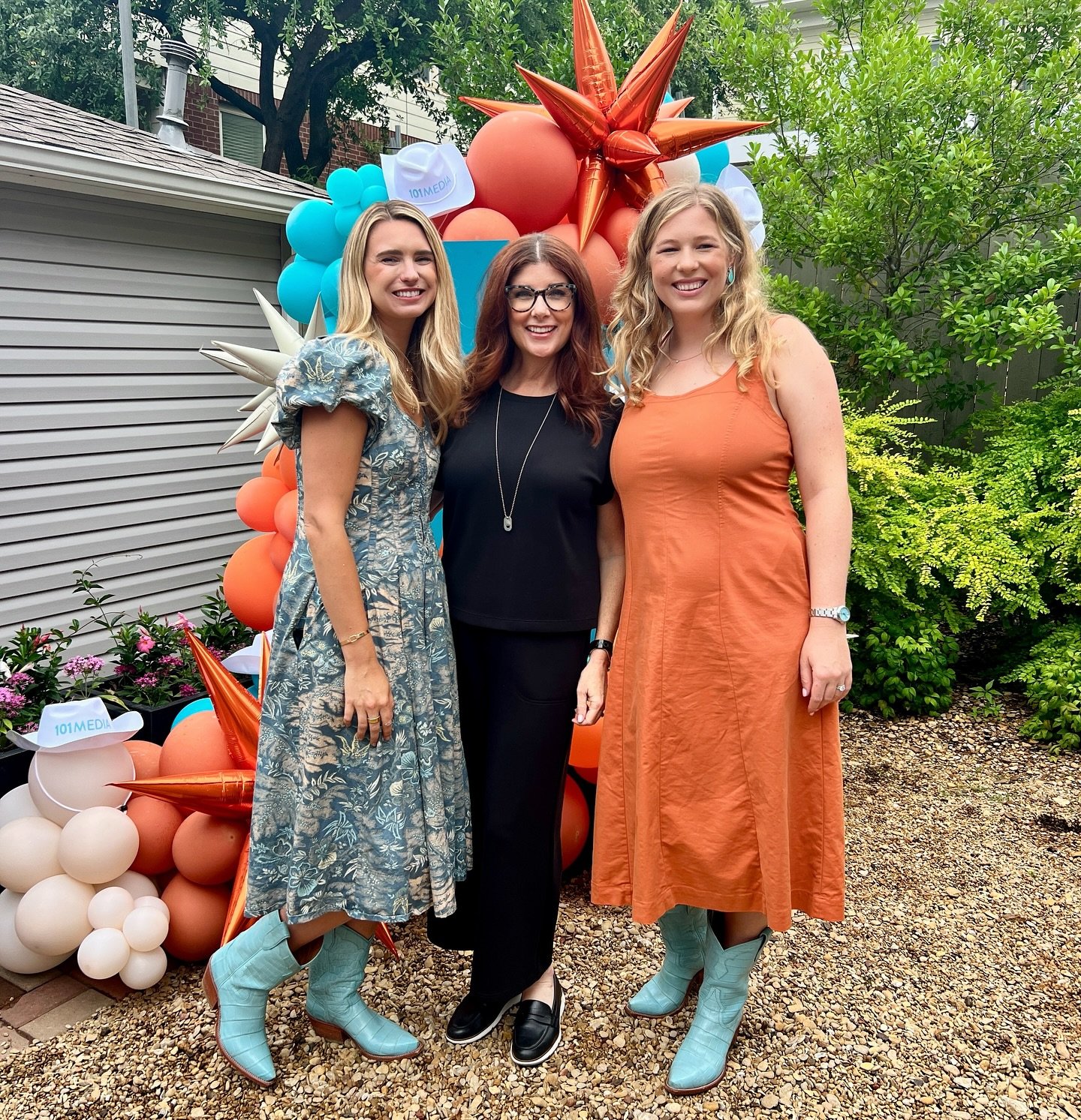 When @lilyktsmith and @kscecala started @Dallasites101 as a hobby Instagram handle in 2015, the recent college grads and Dallas transplants were just looking for delicious food, fun events, and friends in their new city.

Flash forward 10 years and t