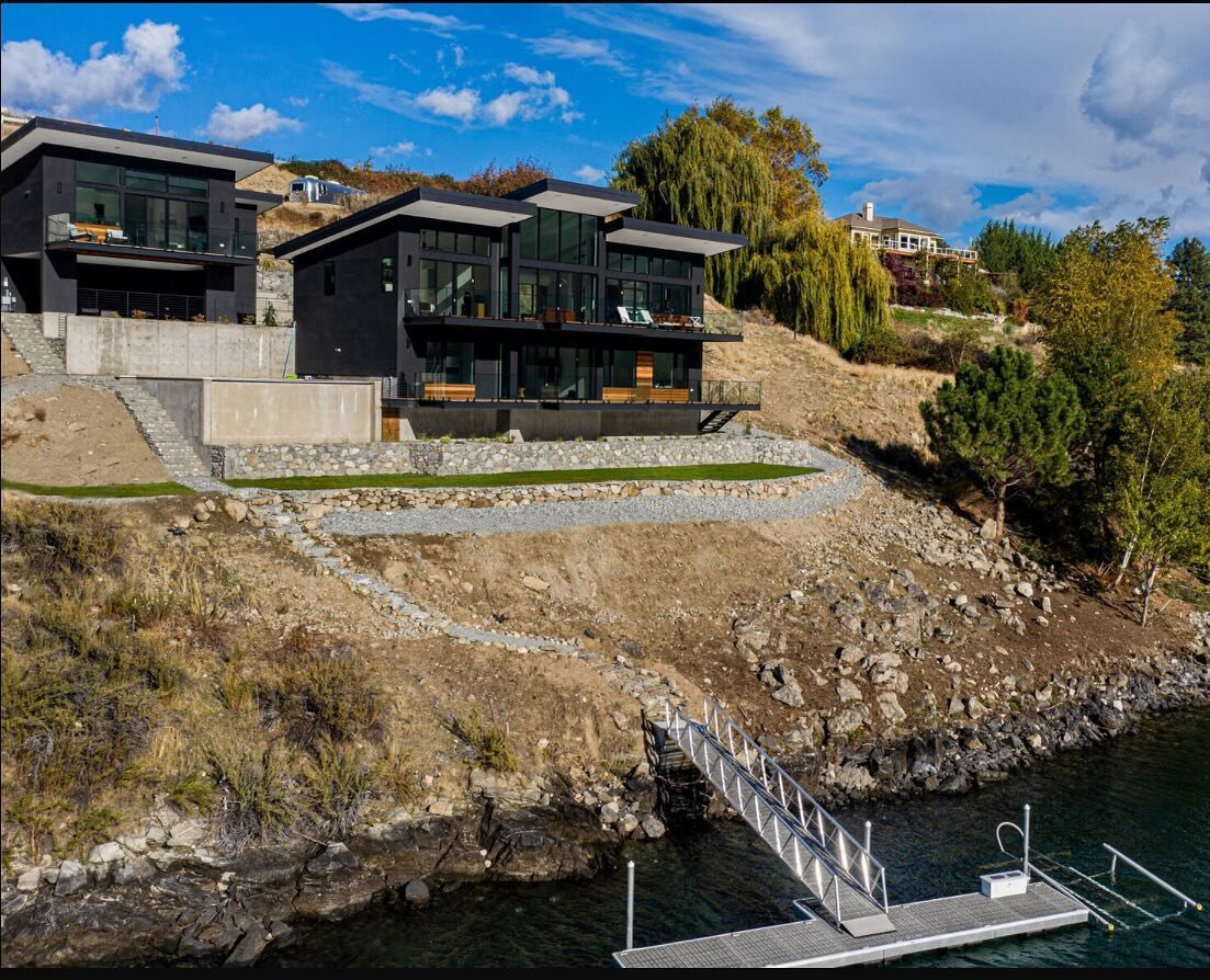 Chelan Cove Residence, Manson WA. @impelconstruction #chelan #lakechelan #chelanwashington #waterfront #waterfronthomes #waterfrontliving #lakeview #lake #lakefronthomes#lakelife #blackhouse #manson #mansonwa #mansonwashington #modernarchitecture #mo