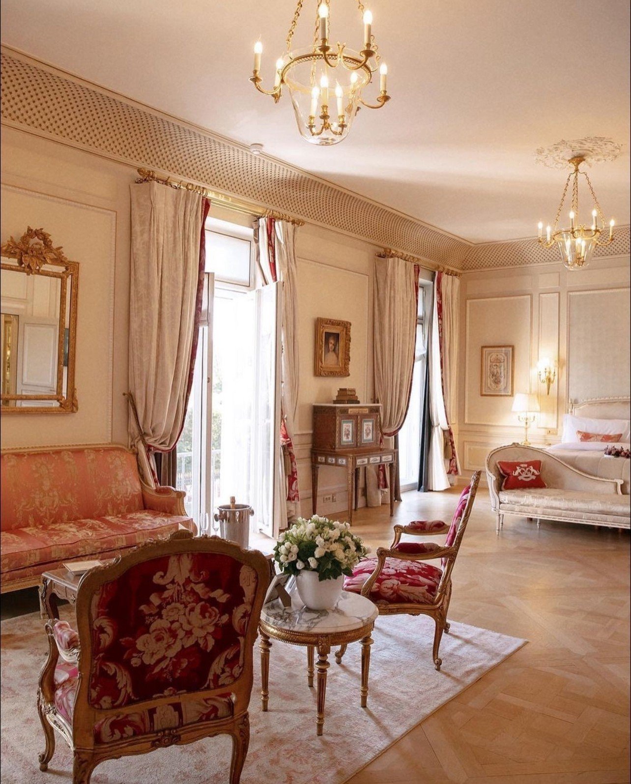 You can't go wrong in choosing to stay at the iconic Parisian Palace @lemeuriceparis. Centrally located and bathed in history, the hotel has some of the best view Paris has to offer. We're experts in planning the perfect Paris getaway...Let your #lil