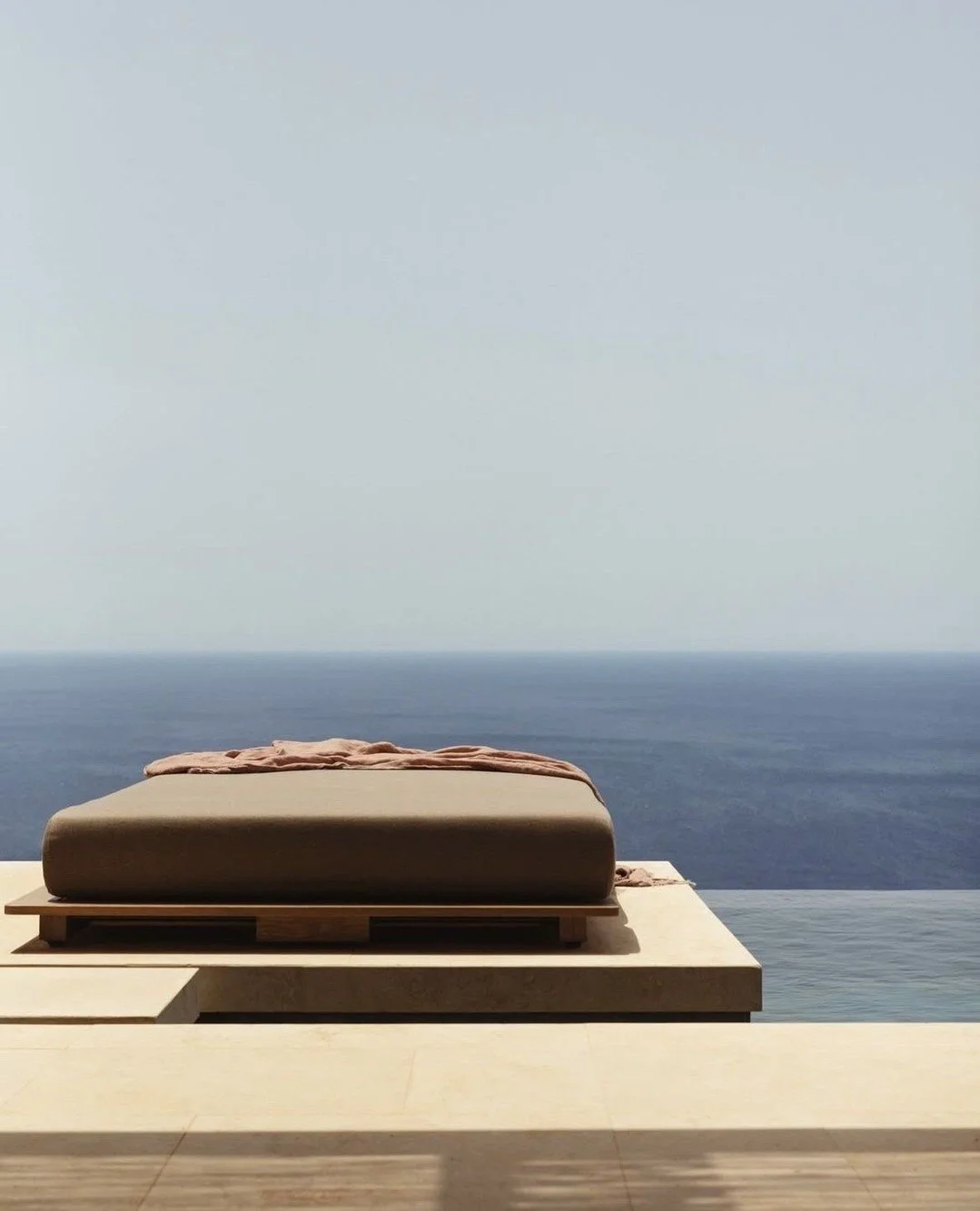 Welcome to Gundari Resort @gundari_resort, a private sanctuary on the serene island of Folegandros, Greece. Nestled on rugged cliffs overlooking the Aegean Sea, this luxury hideaway blends seamlessly with the Cycladic landscape. The property features