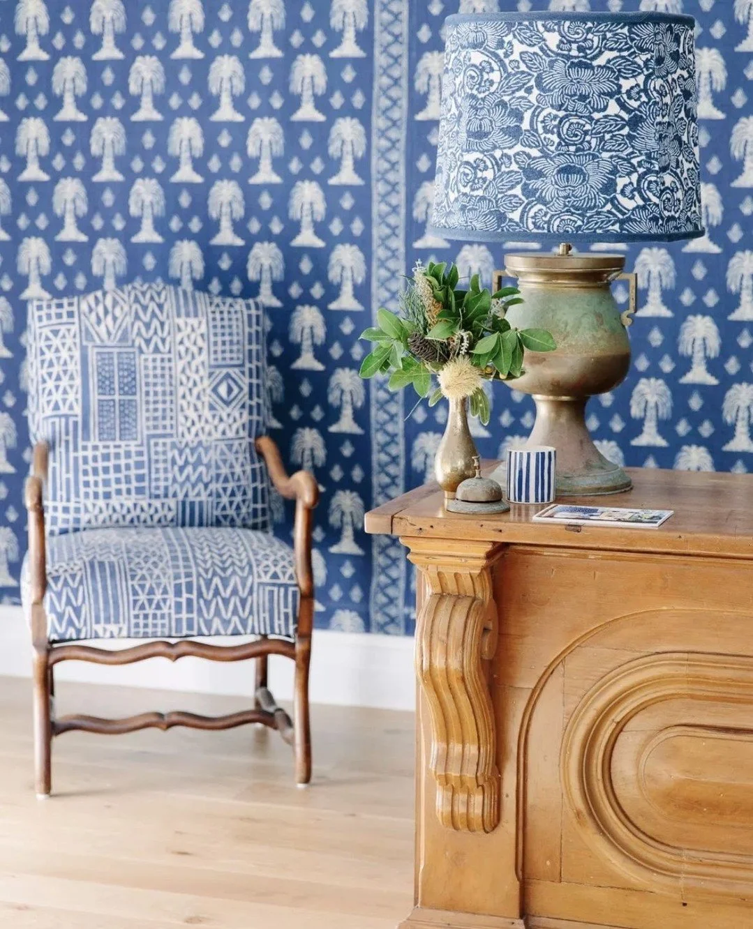 Boutique by definition, Halcyon House @_halcyonhouse is the perfect blend of coastal charm and curated design. This oasis of luxury beachfront serenity captures the essence of laid-back glamour, with azure waters, beautiful interiors, and sun-soaked 