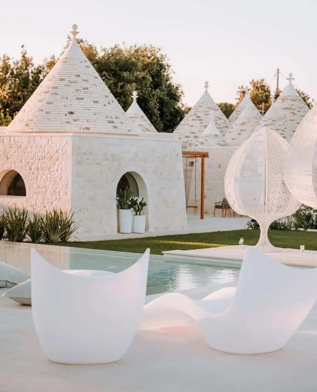 Fancy a luxury escape &ndash; complete with the privacy and comfort of your own villa?⁠
⁠
Mandarin Oriental Exceptional Homes @mo_exceptionalhomes invites you to discover two extraordinary retreats in Puglia &ndash; Trullo dei Pumi and Trullo delle D