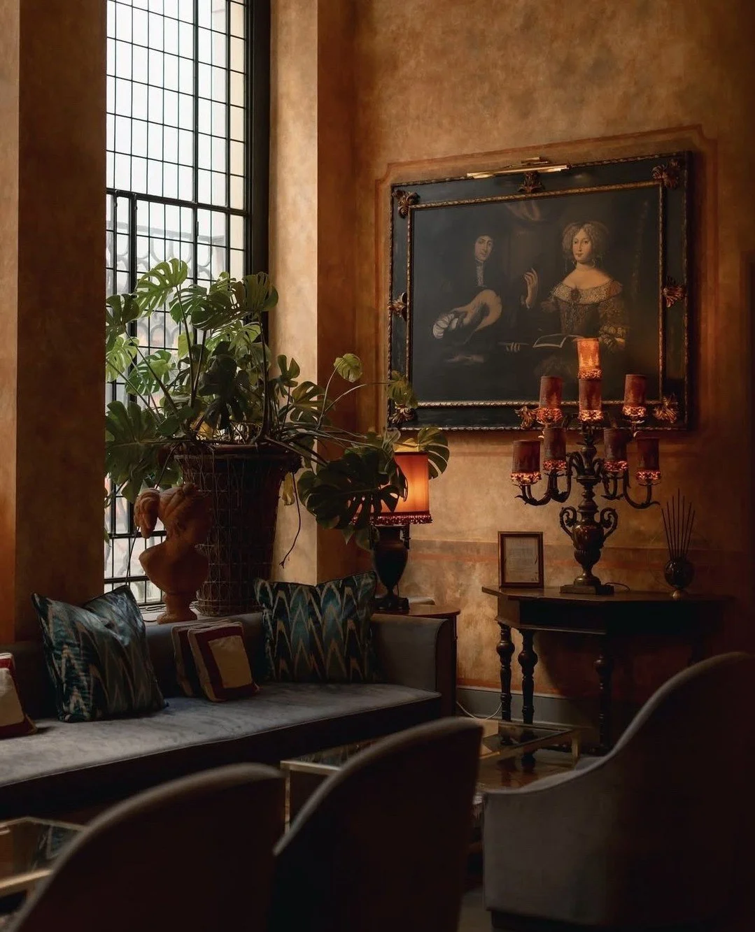 A timeless Florentine address.⁠
⁠
Built as a private residence in the early 19th century, Helvetia &amp; Bristol Firenze @helvetiabristolfirenze is tucked between Via Tornabuoni and Palazzo Strozzi. ⁠
⁠
This storied hideaway blends Belle &Eacute;poqu