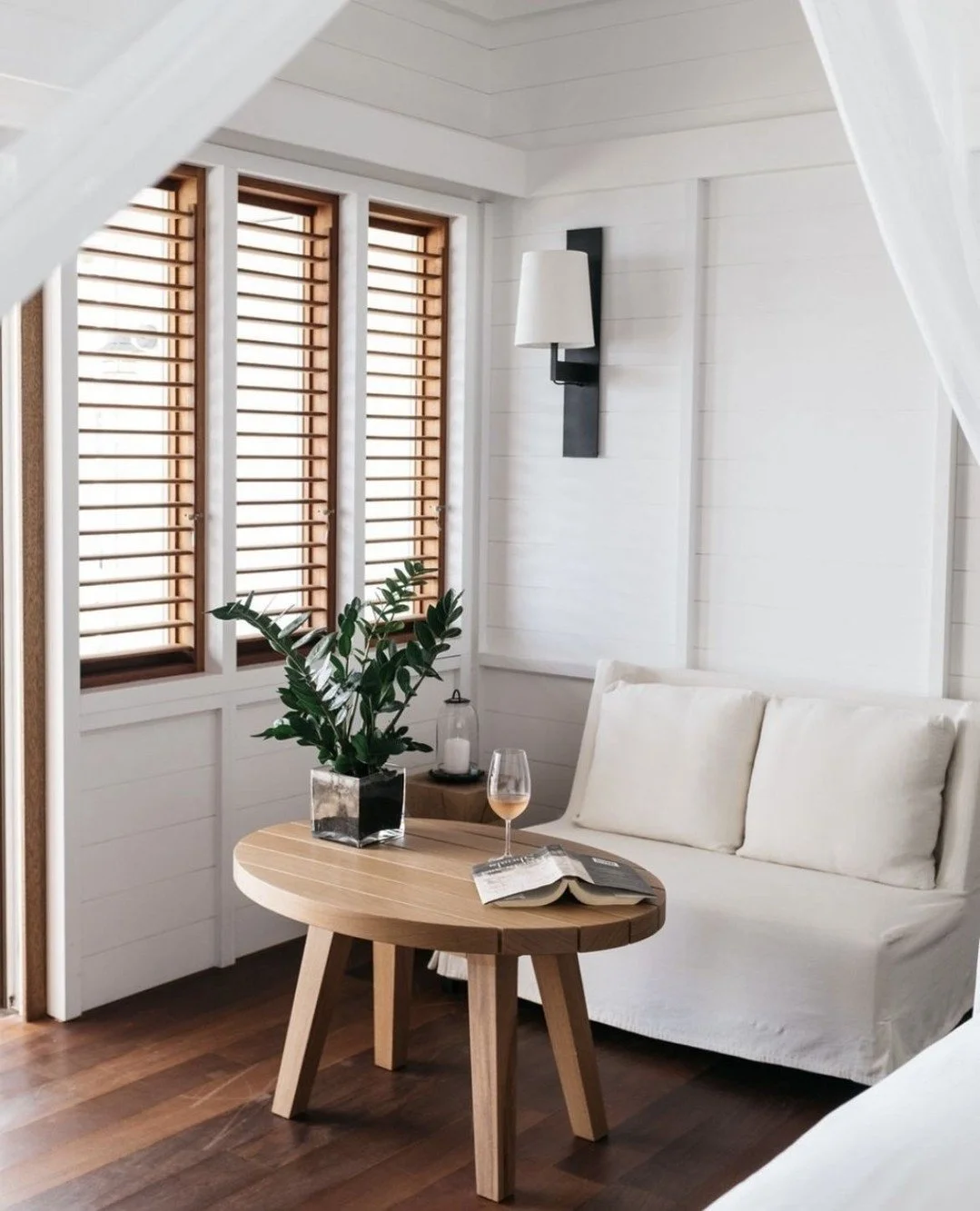 Mornings are slow and sun-washed, afternoons drift between paddle boarding and poolside ros&eacute;, and evenings feel effortlessly chic under the stars.⁠
⁠
Welcome to Le Sereno @lesereno &ndash; a discreet, owner-operated retreat on the shores of St