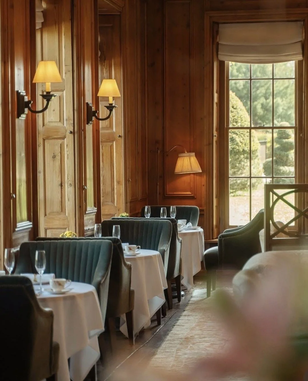 Where mornings begin with mist over the parkland and evenings end by the fire. ⁠
⁠
Lucknam Park @lucknam_park is the kind of English countryside escape that leaves a lasting impression &ndash; historic, hushed, and quietly magnificent.⁠
⁠
Built in 17