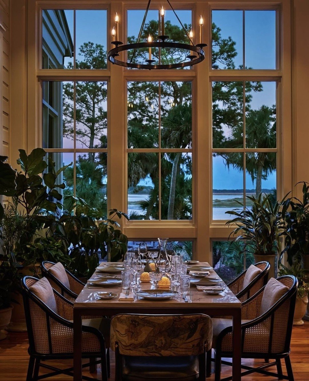 Set along the May River in South Carolina&rsquo;s Lowcountry, Montage Palmetto Bluff @montagepalmettobluff is a refined retreat where Southern heritage meets understated luxury. Spread across 20,000 acres, the resort offers a rare sense of space and 