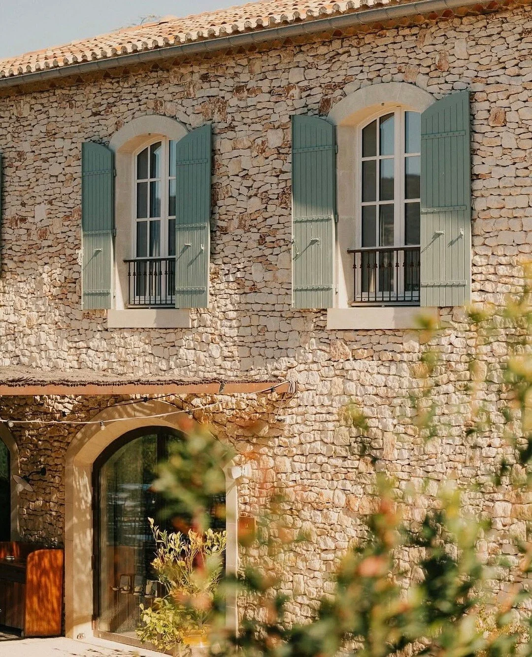 Set in the hilltop village of Bonnieux in the Luberon region of Provence, Capelongue, a Beaumier Hotel &amp; Spa @capelongue offers a refined stay rooted in its surroundings. The property overlooks vineyards, olive groves, and lavender fields, provid