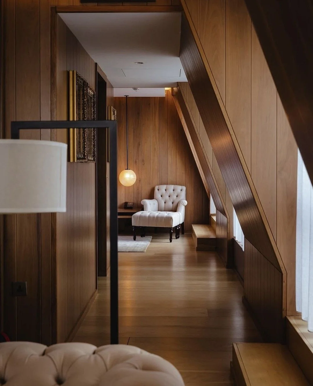 Set in the heart of Fitzrovia, The London EDITION @editionlondon redefines modern luxury with an effortless blend of heritage architecture and contemporary design. Housed within a historic Georgian building, the hotel channels understated elegance &n