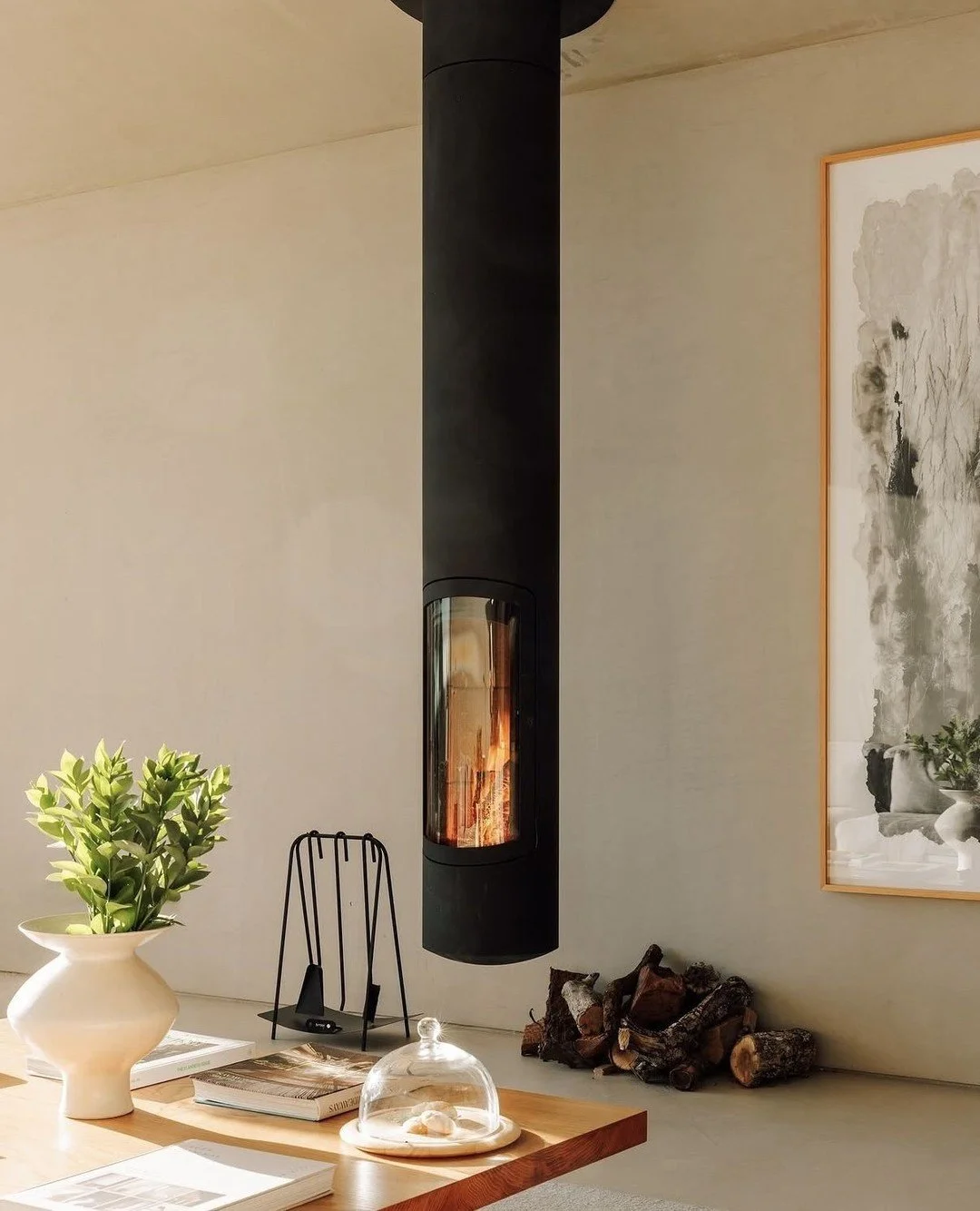 Set along Portugal&rsquo;s unspoiled Alentejo coast, Pa.te.os @pa.te.os is a study in quiet luxury &ndash; where architecture, nature, and design exist in effortless harmony.⁠
⁠
The accommodations are intentionally minimal yet deeply refined, with ex