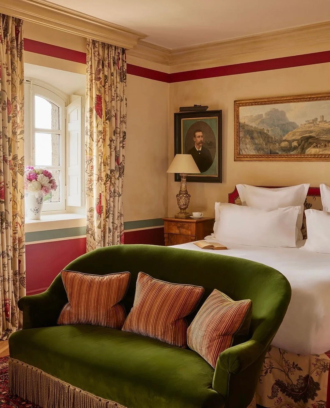 Perched above the storybook village of Gordes, Airelles La Bastide @airellesgordes captures the essence of Provence at its most refined. Carved into the hillside with sweeping views over the Luberon Valley, the property feels both cinematic and deepl