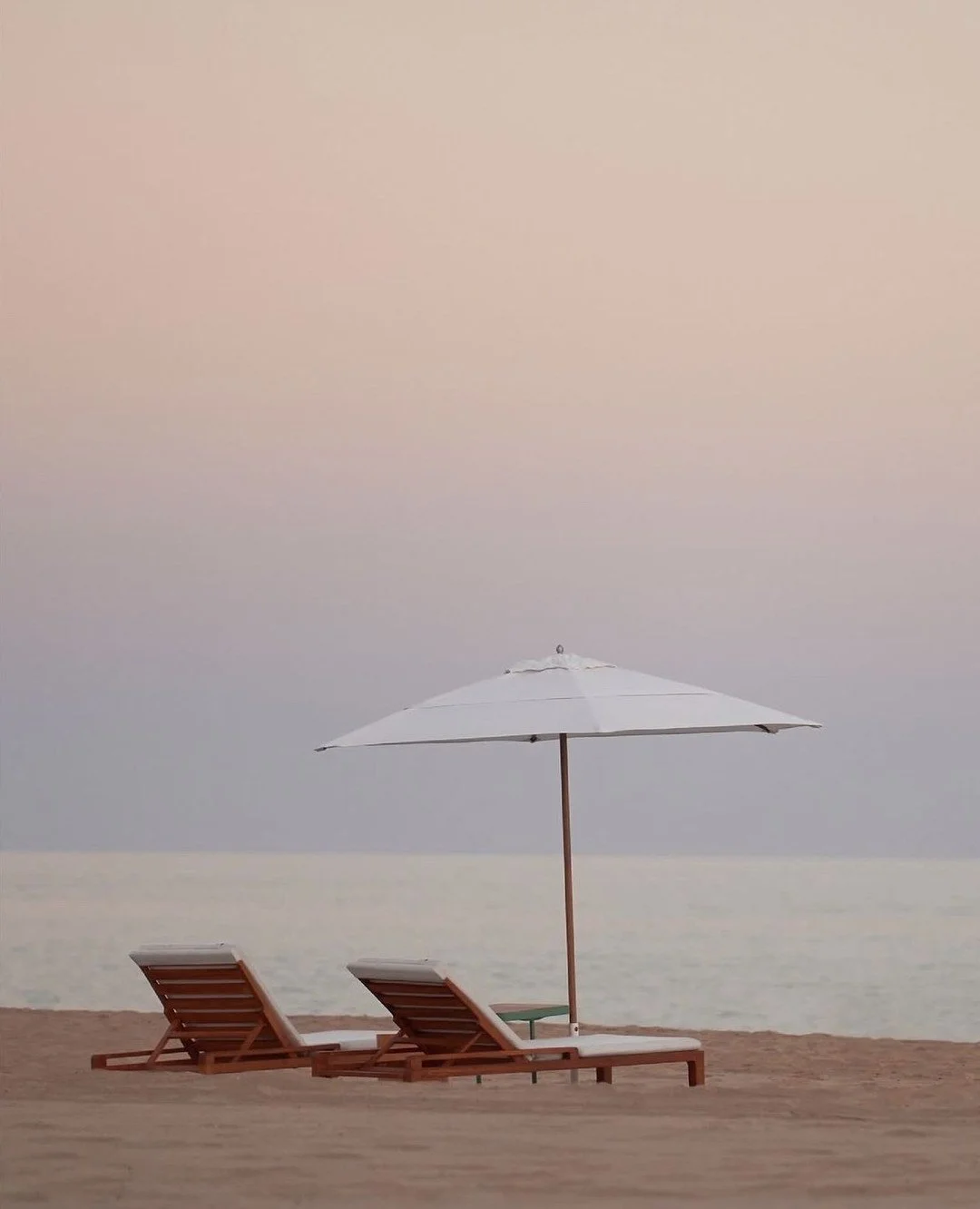 Set along the dramatic dunes of Puerto Los Cabos, Zad&uacute;n, a Ritz-Carlton Reserve @zadunreserve offers a rare sense of seclusion paired with deeply personalized service. Designed to reflect the natural rhythms of Baja, the resort feels both expa