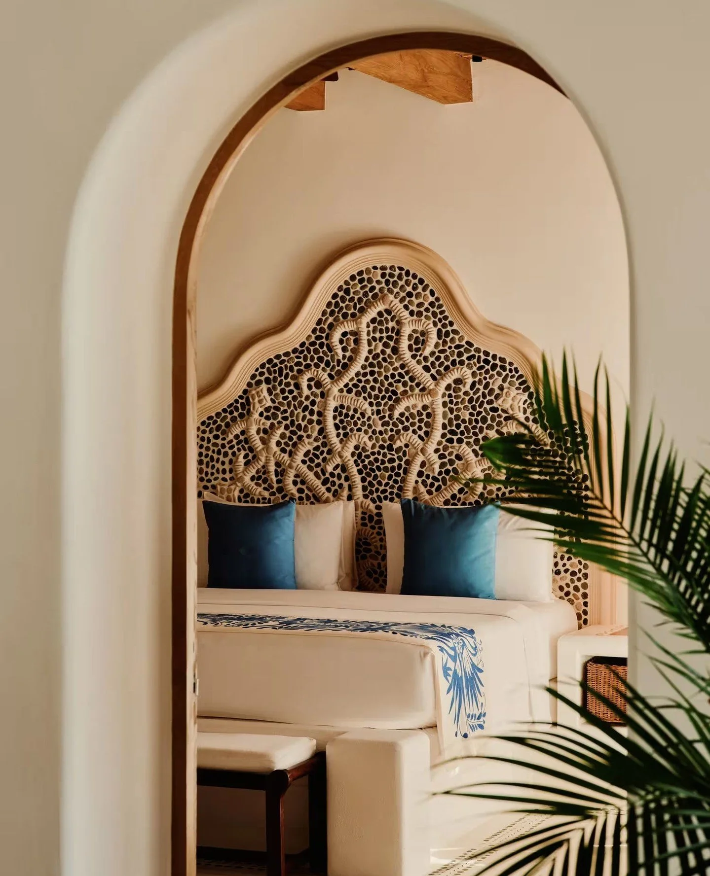 Perched where the Sonoran Desert meets the Sea of Cortez, Las Ventanas Al Para&iacute;so @lasventanasalparaiso has long been the standard by which all other Cabo resorts are measured &ndash; and it earns that distinction effortlessly.⁠
⁠
Suites and p
