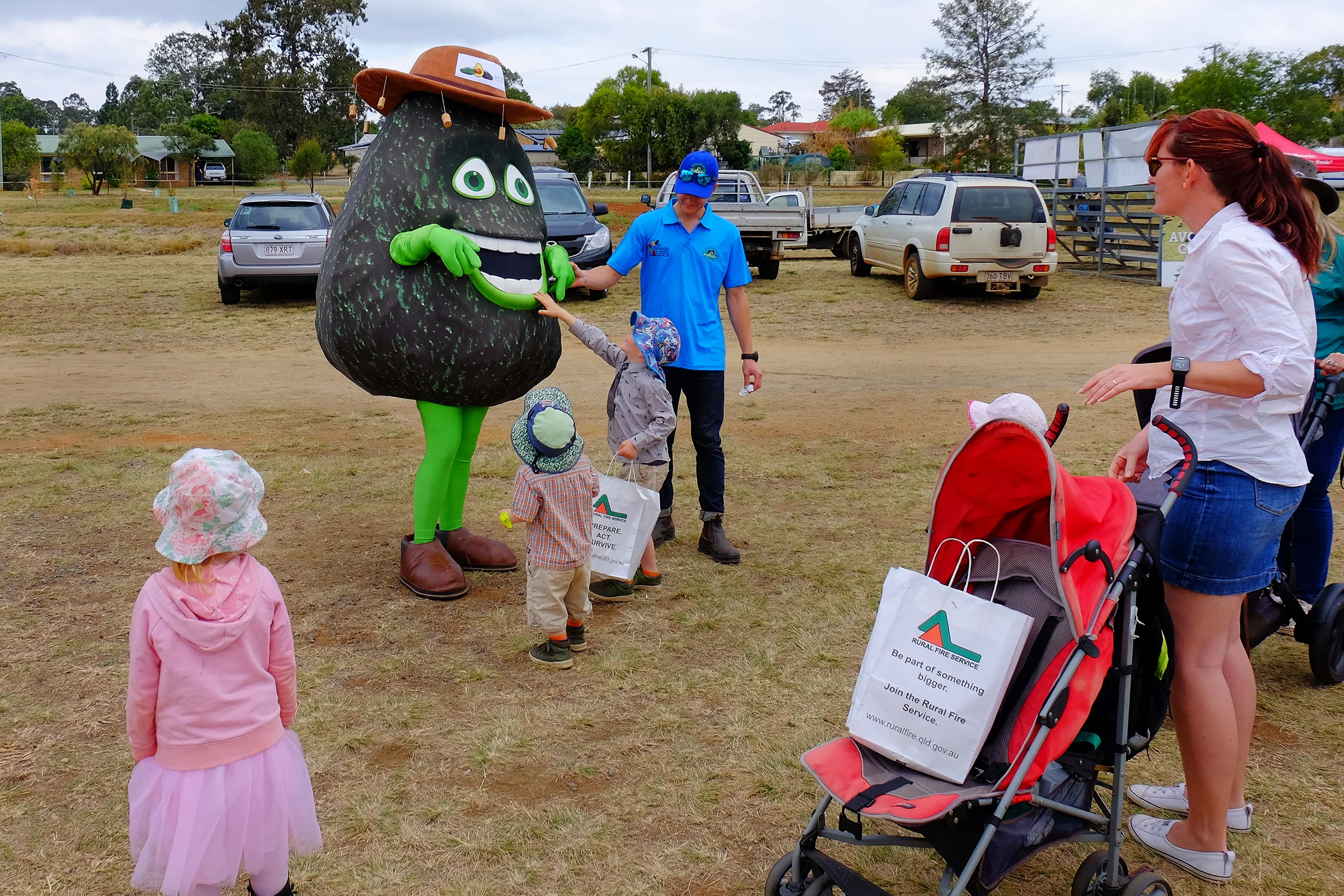 Kids, ’avo go at Blackbutt Avocado Festival!  