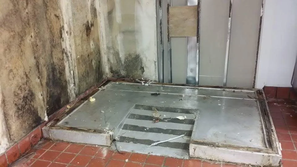 WALK IN COOLERS INSTALLED INCORRECTLY LEAD TO CODE VIOLATIONS AND EVEN HEALTH CONCERNS. YES THAT IS MOLD!