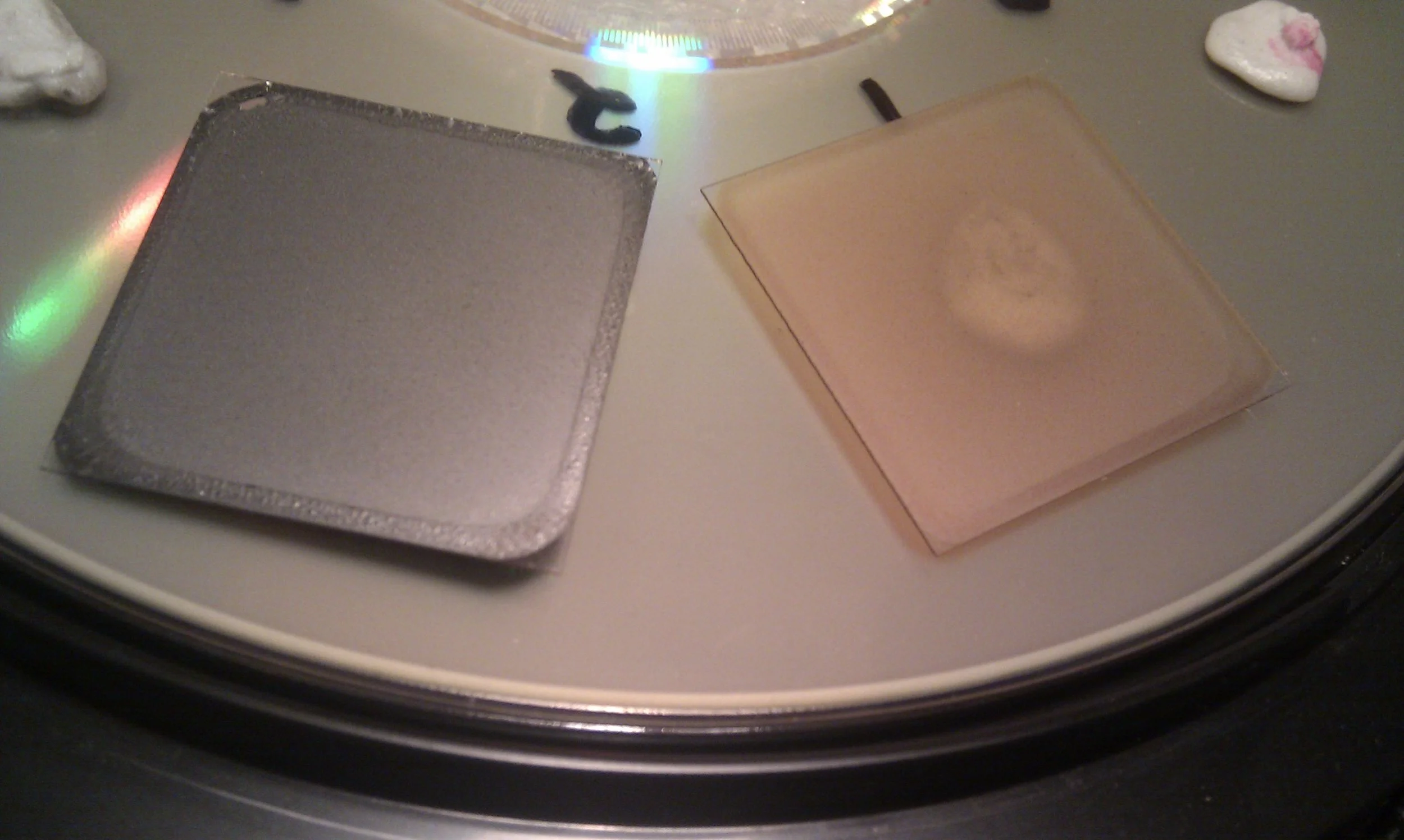 (left) Reduced Graphene oxide. (right) graphene oxide