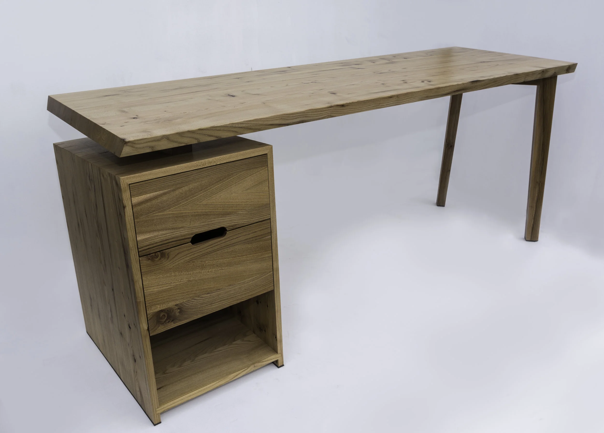 D3 Desk in Brown Elm