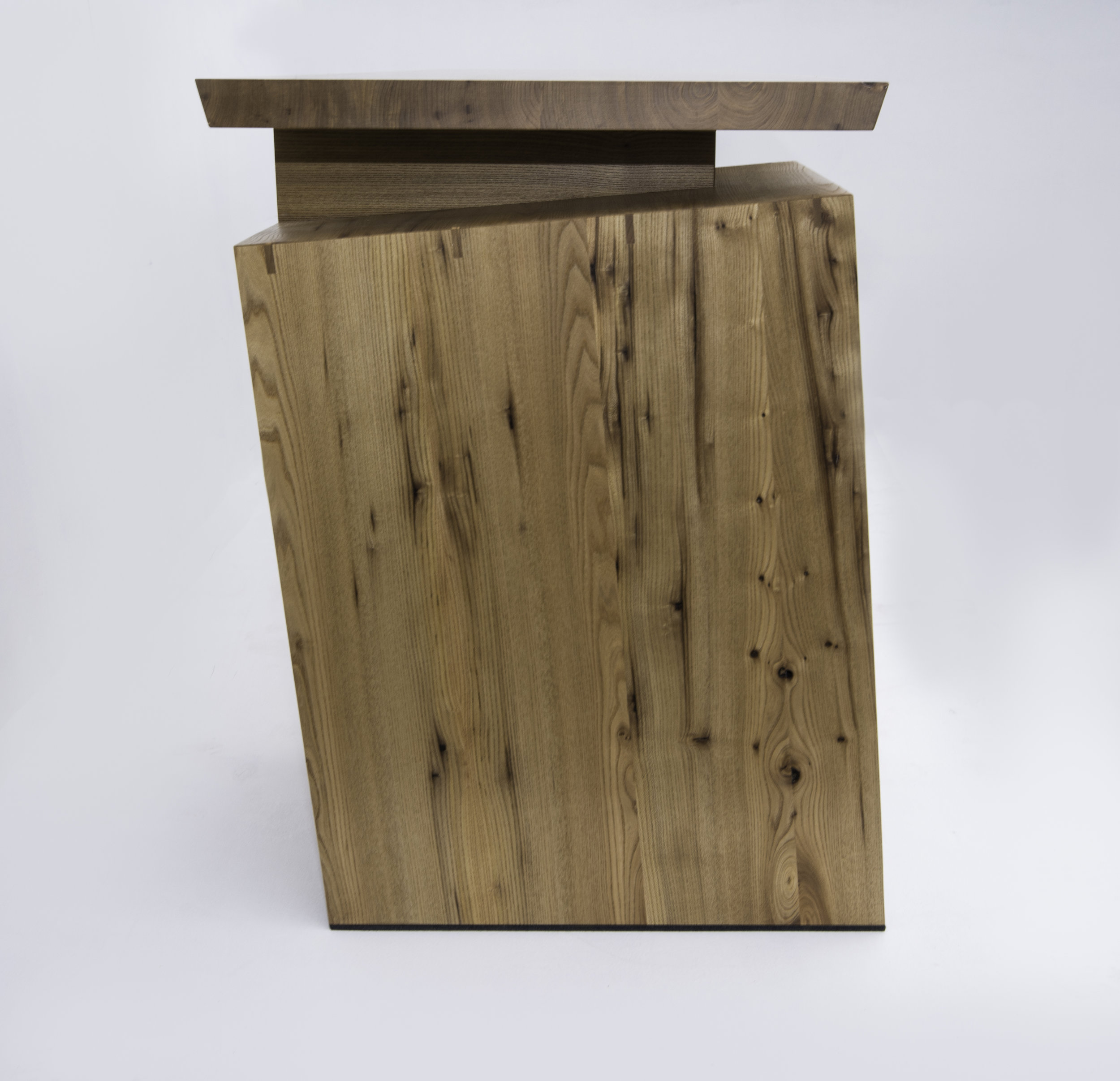 D3 Desk in Brown Elm