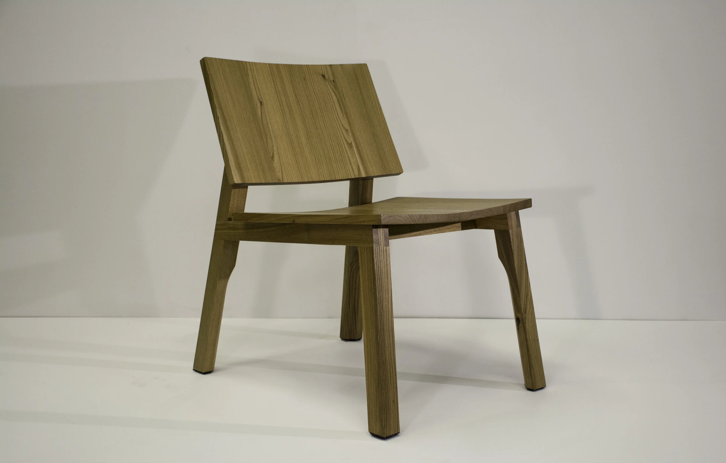D3 Lounge chair in Brown Elm