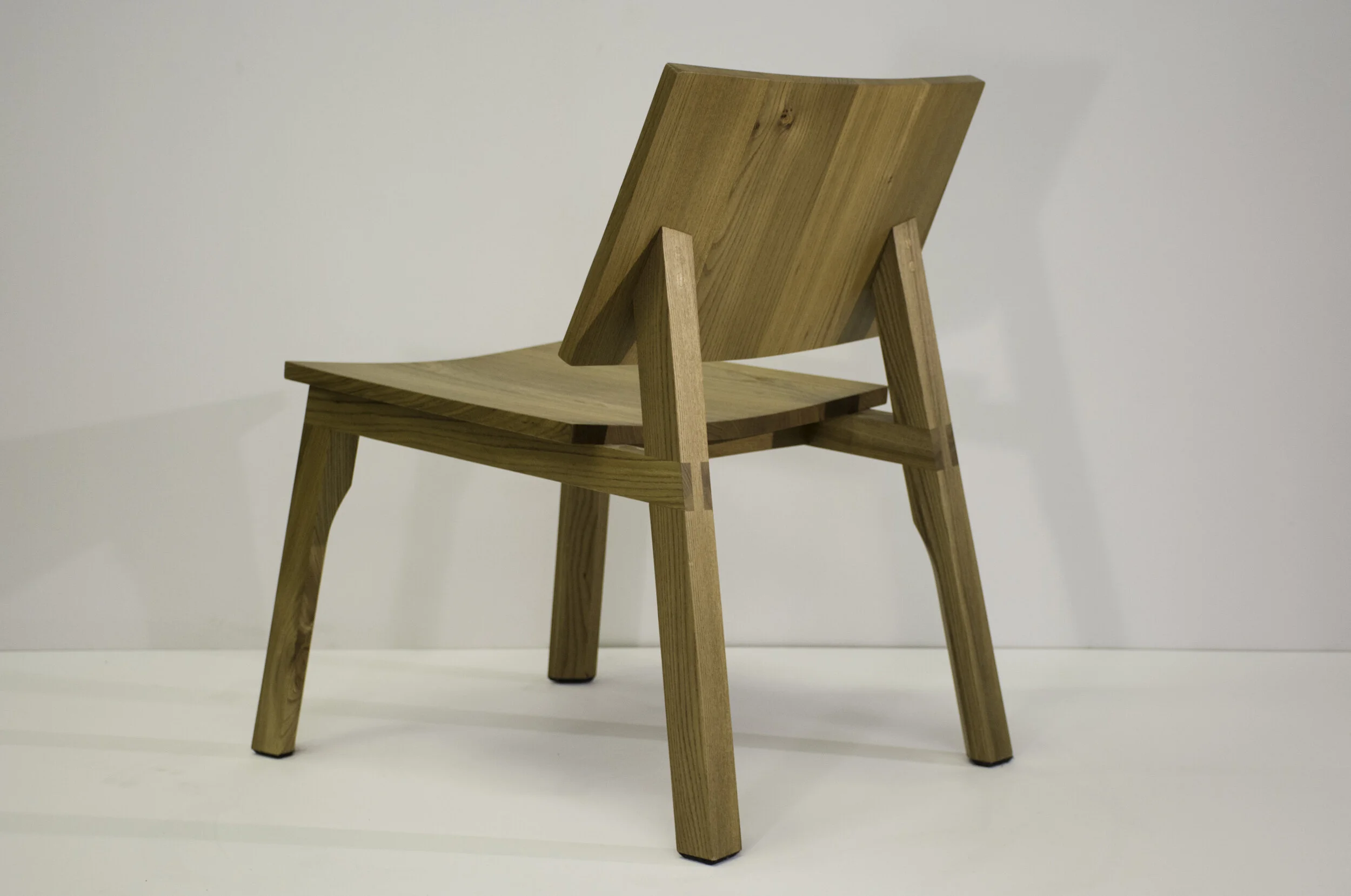 D3 Lounge chair in Brown Elm