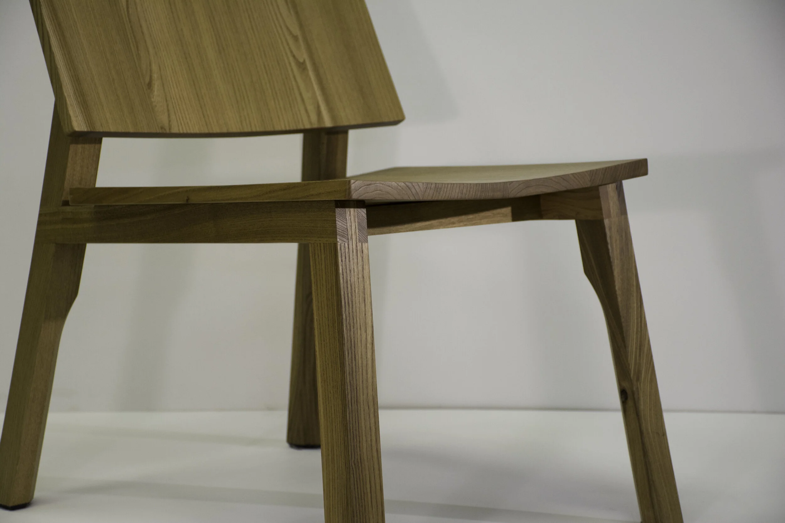 D3 Lounge chair in Brown Elm