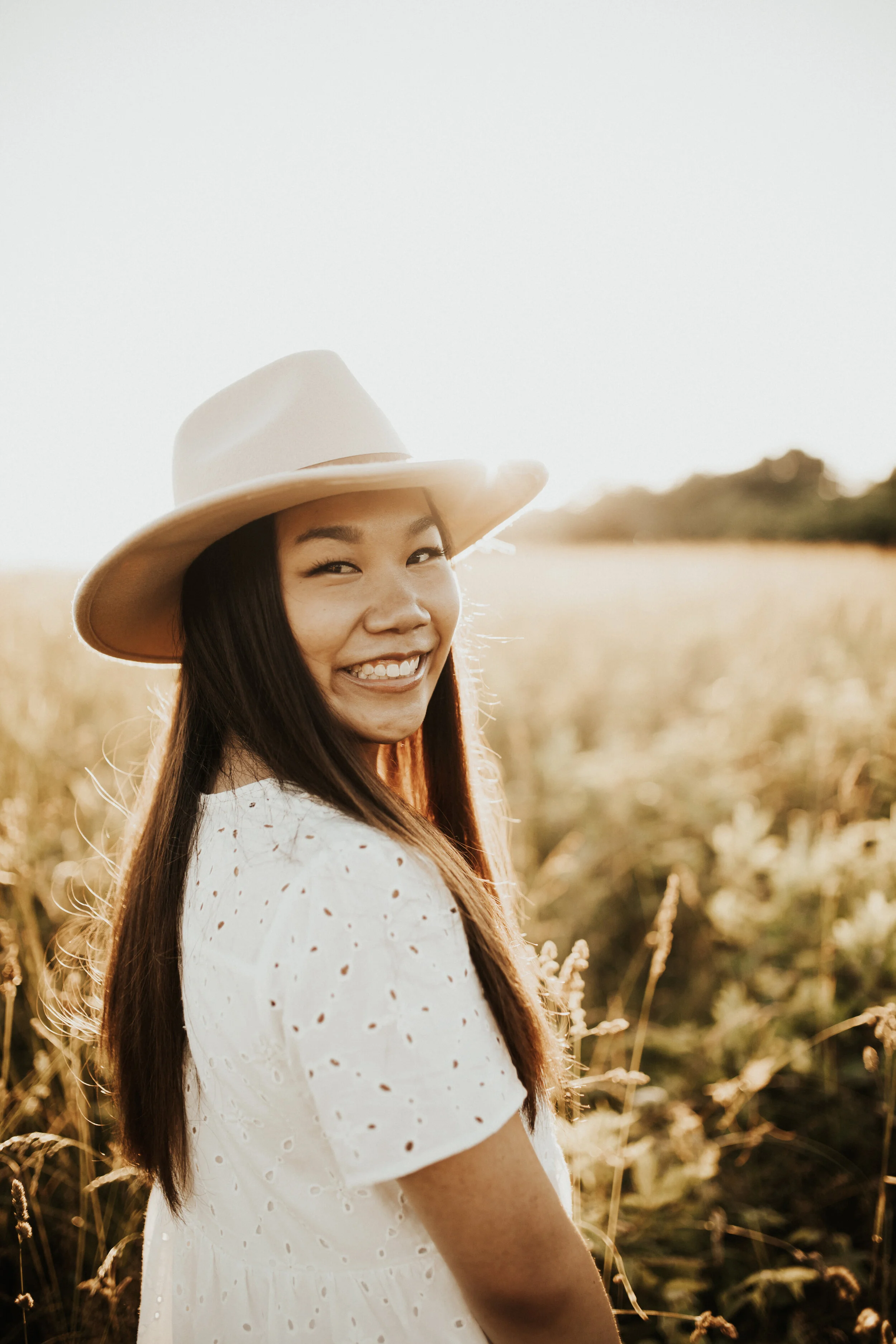 Caitlyn — Nelson Atkins, Rooftop, + Wildflower Field Senior Photos