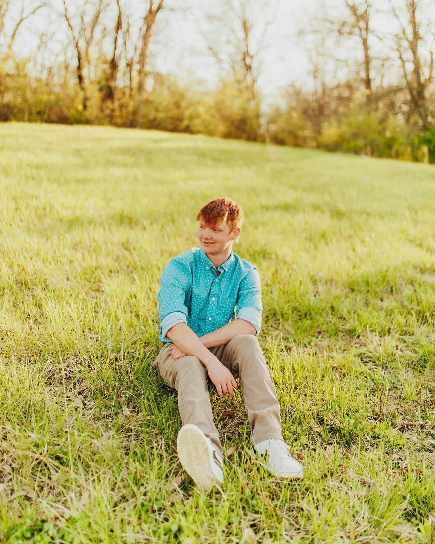 Senior photos with KALE!!! 🎓⭐️✨

Such an awesome night with this awesome grad!! I&rsquo;ve known Kale and his family for so many years and cannot believe he&rsquo;s about to graduate! We had a blast on his fam&rsquo;s property, showcasing his love f