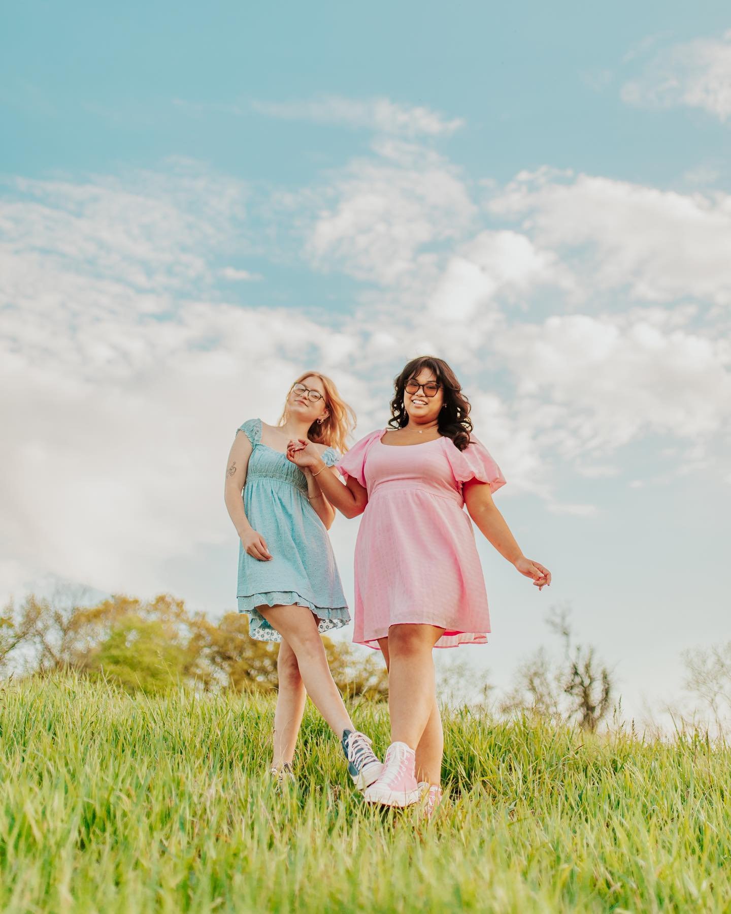 Bestie photos with Marissa + Ashlyn!!! 🩵✌️🌸⭐️💗🦋☀️✨

These girls graduATE their photoshoot!!!! 😤🤪🎓⭐️✨ THE best time with these two, celebrating with nature exploring (we had quite the adventure HAHA), laughing a ton, and creating some sweet mem
