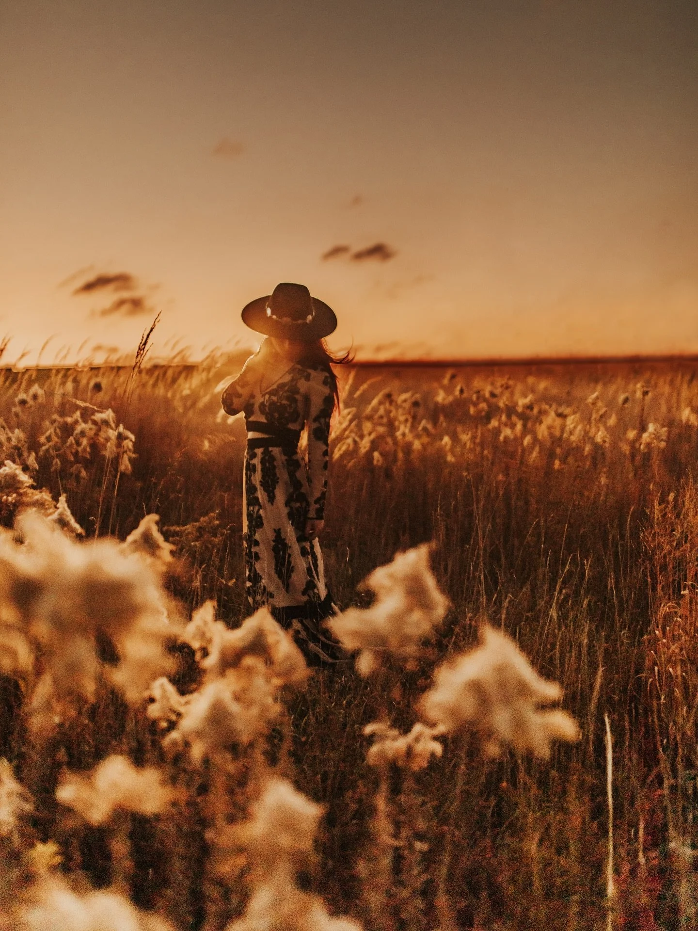 Photos that feel like 💫☀️🍁🍂🤎🌾✨

Always creating magic with @sadiebettcher 💛 These were from a fall night in 2022 and the fun &ldquo;golden hour&rdquo; glow was actually from car headlights 😛🤭