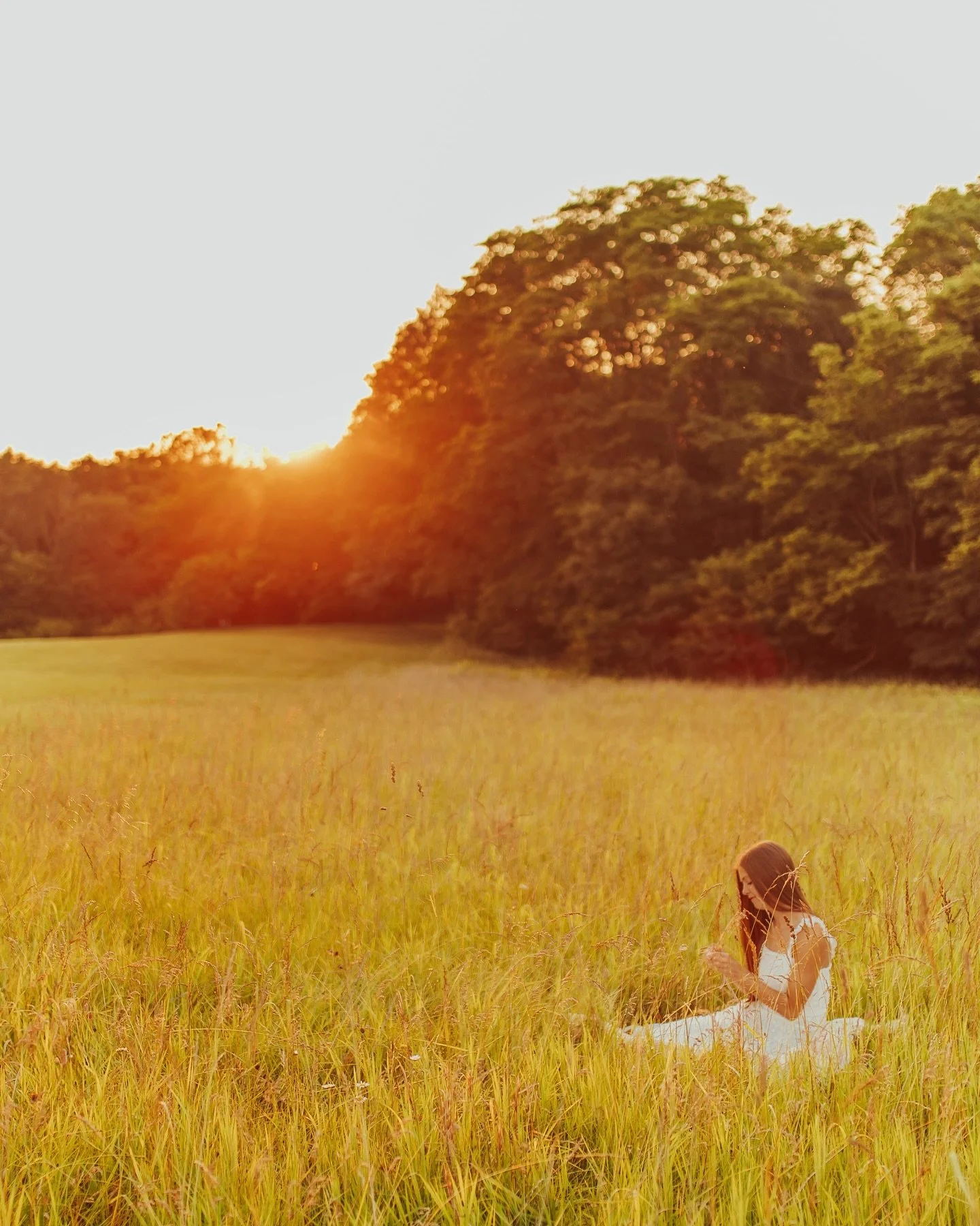 A lil Senior Sunday golden hour magic with Emily ☀️💫💛⭐️✨